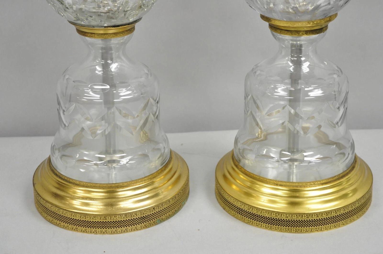 Lampe de table vintage en verre de style néoclassique français Attr. Marbro - une paire en vente 2