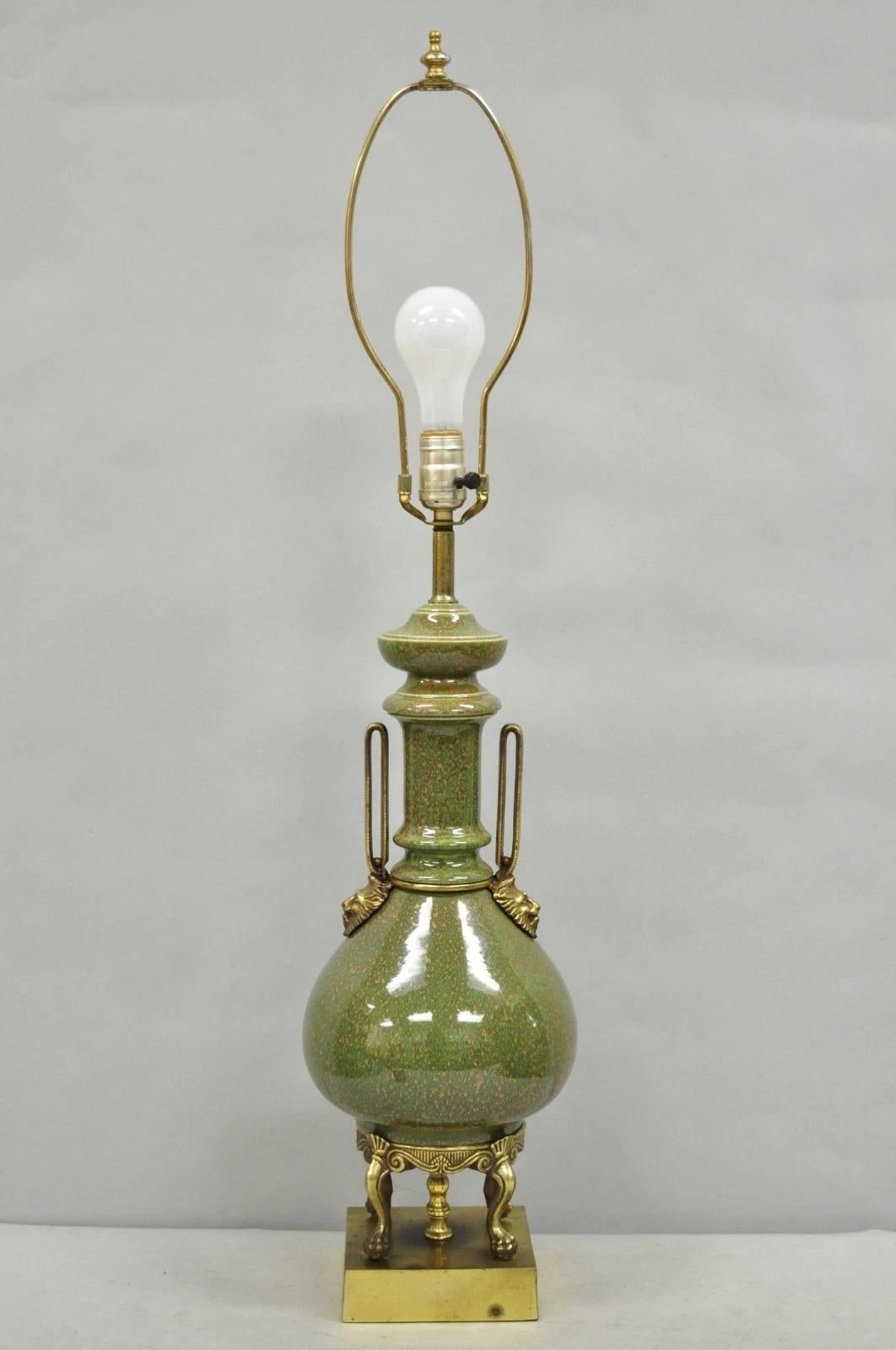 Lampada da tavolo vintage in stile neoclassico francese in porcellana verde James Mont in vendita 5