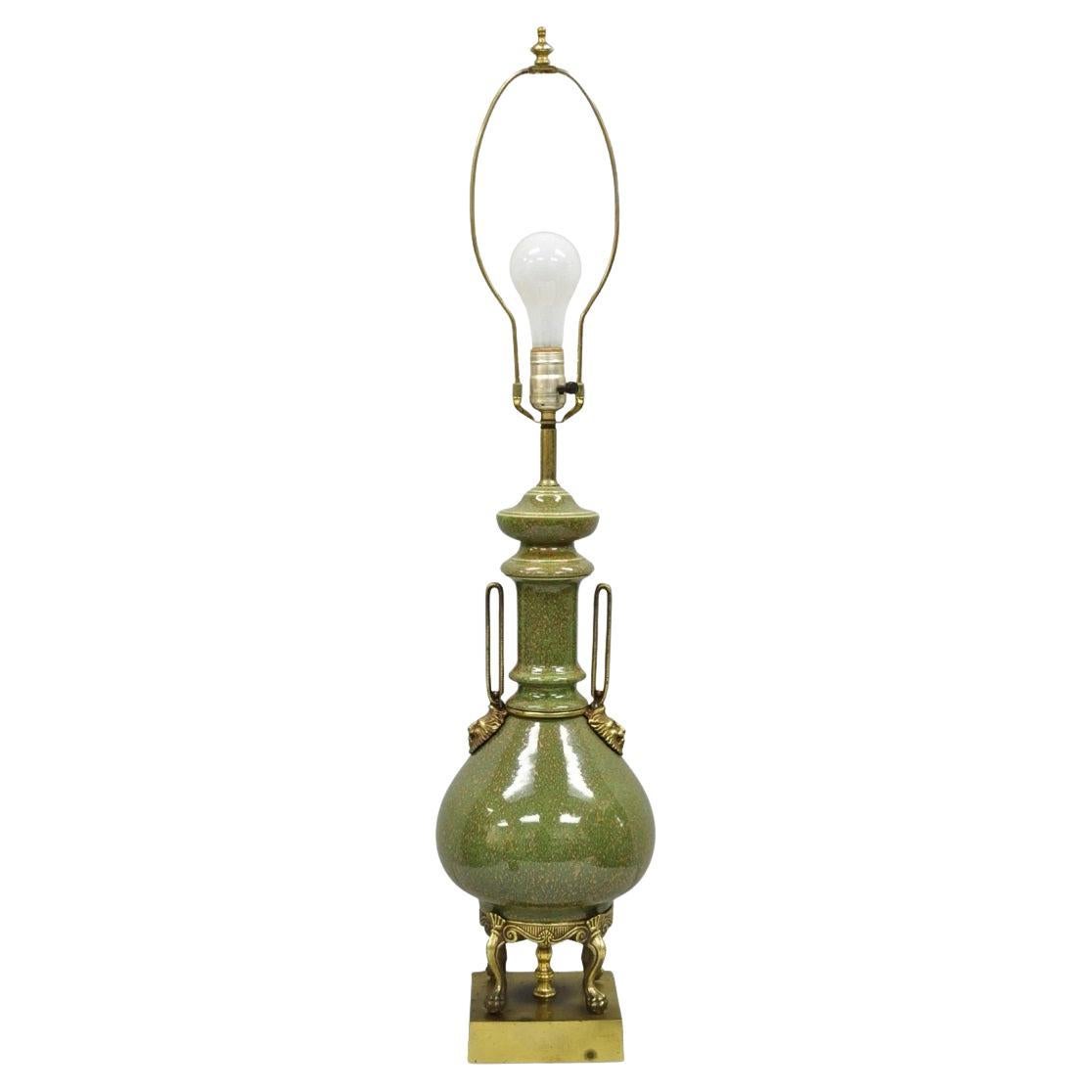 Lampada da tavolo vintage in stile neoclassico francese in porcellana verde James Mont in vendita