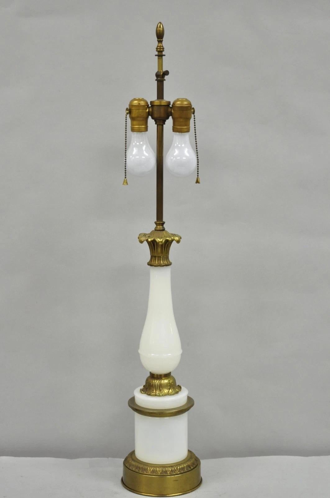 Vintage French Neoclassical Style White Opaline Glass Column Brass Table Lamp im Angebot 3