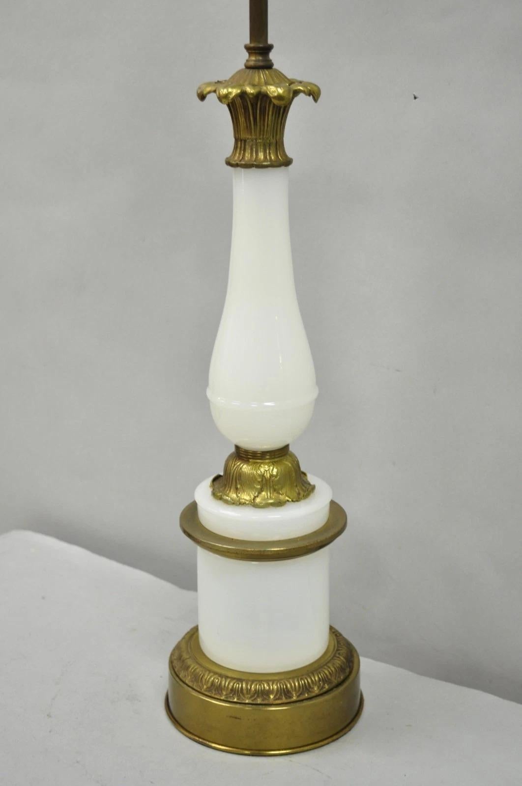 Vintage French Neoclassical Style White Opaline Glass Column Brass Table Lamp im Angebot 1