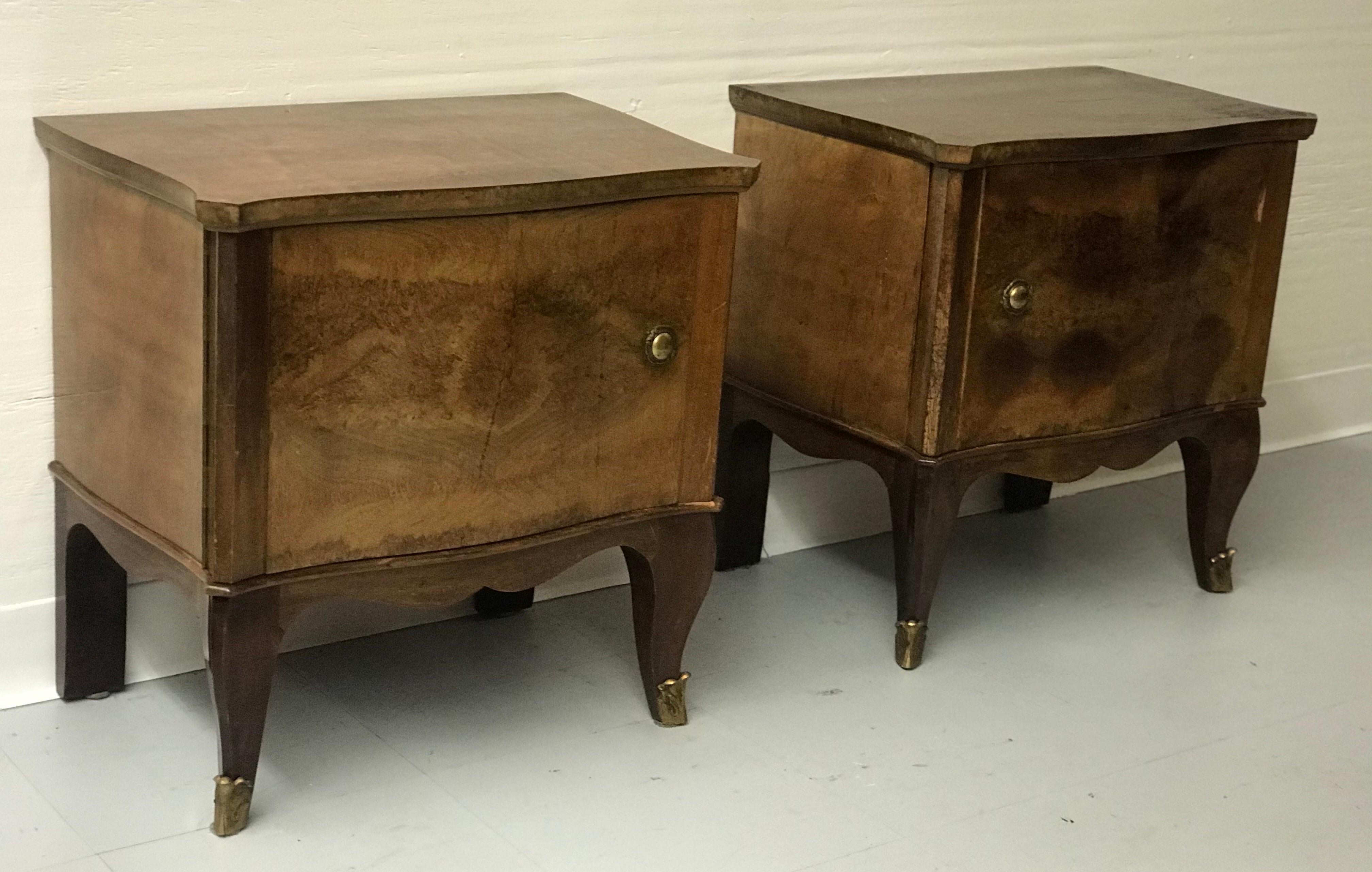 Vintage French Nightstand End Table Set of 2 In Good Condition For Sale In Seattle, WA