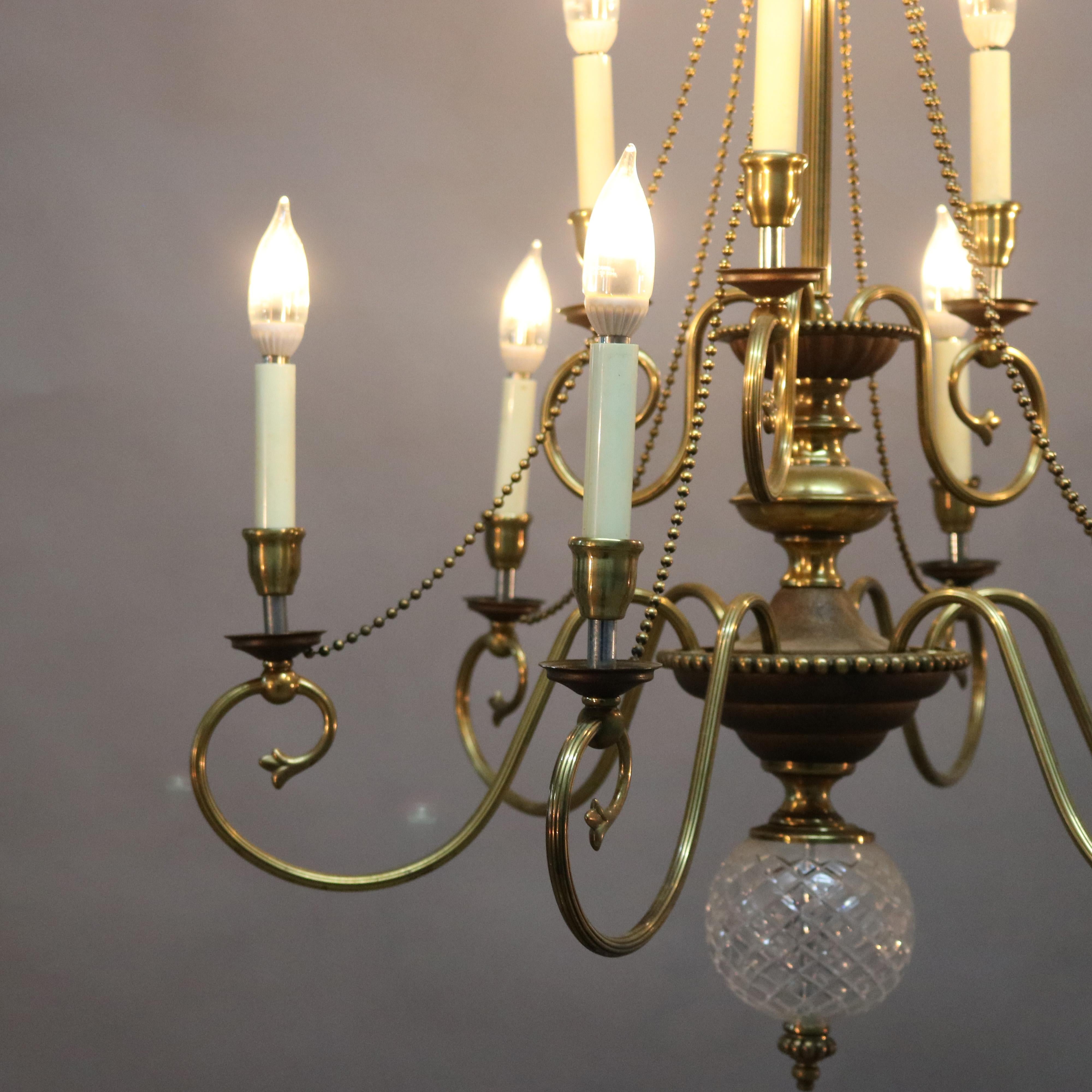 Verre Lustre français vintage à neuf lumières à étages en laiton et cristal, XXe siècle en vente