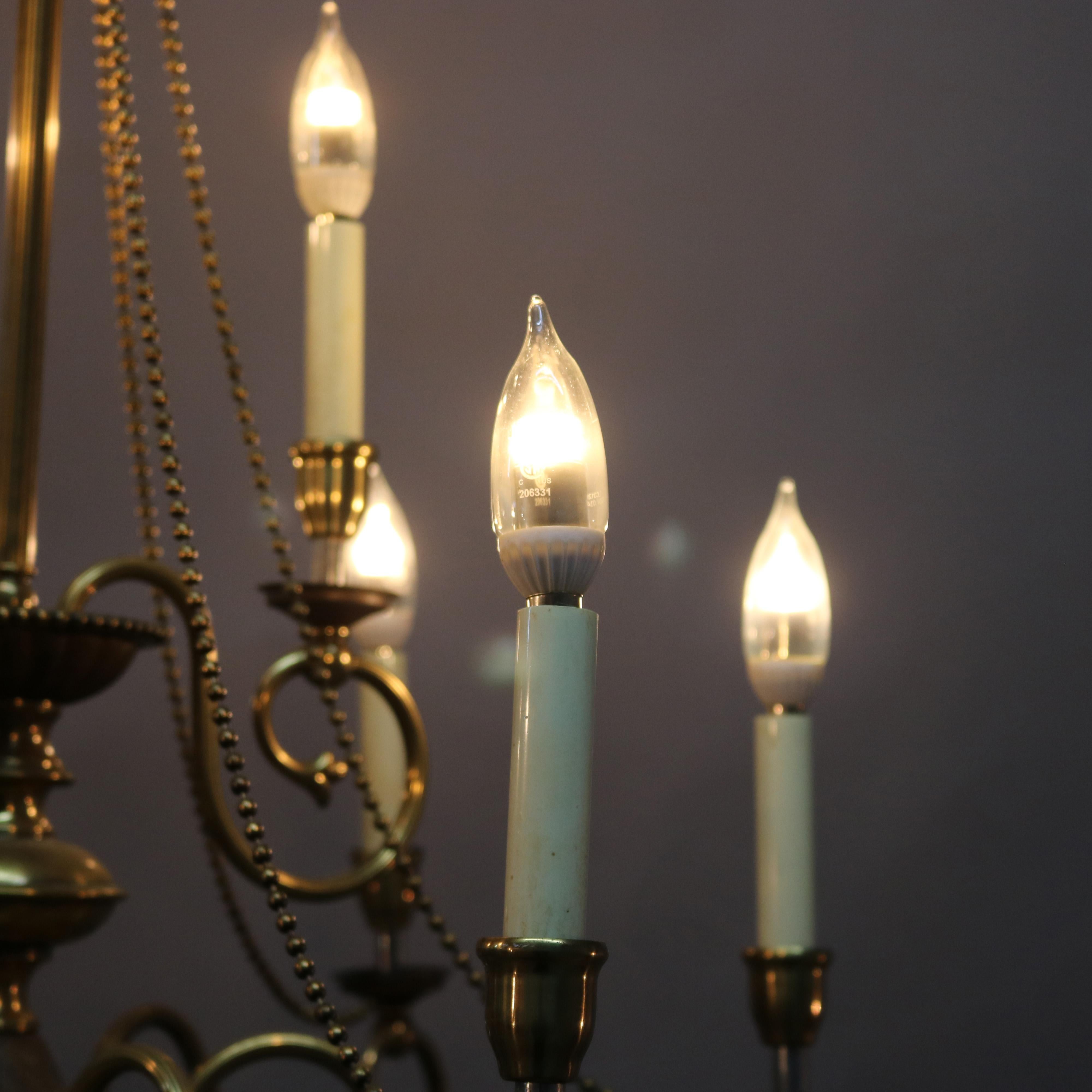 Lustre français vintage à neuf lumières à étages en laiton et cristal, XXe siècle en vente 2