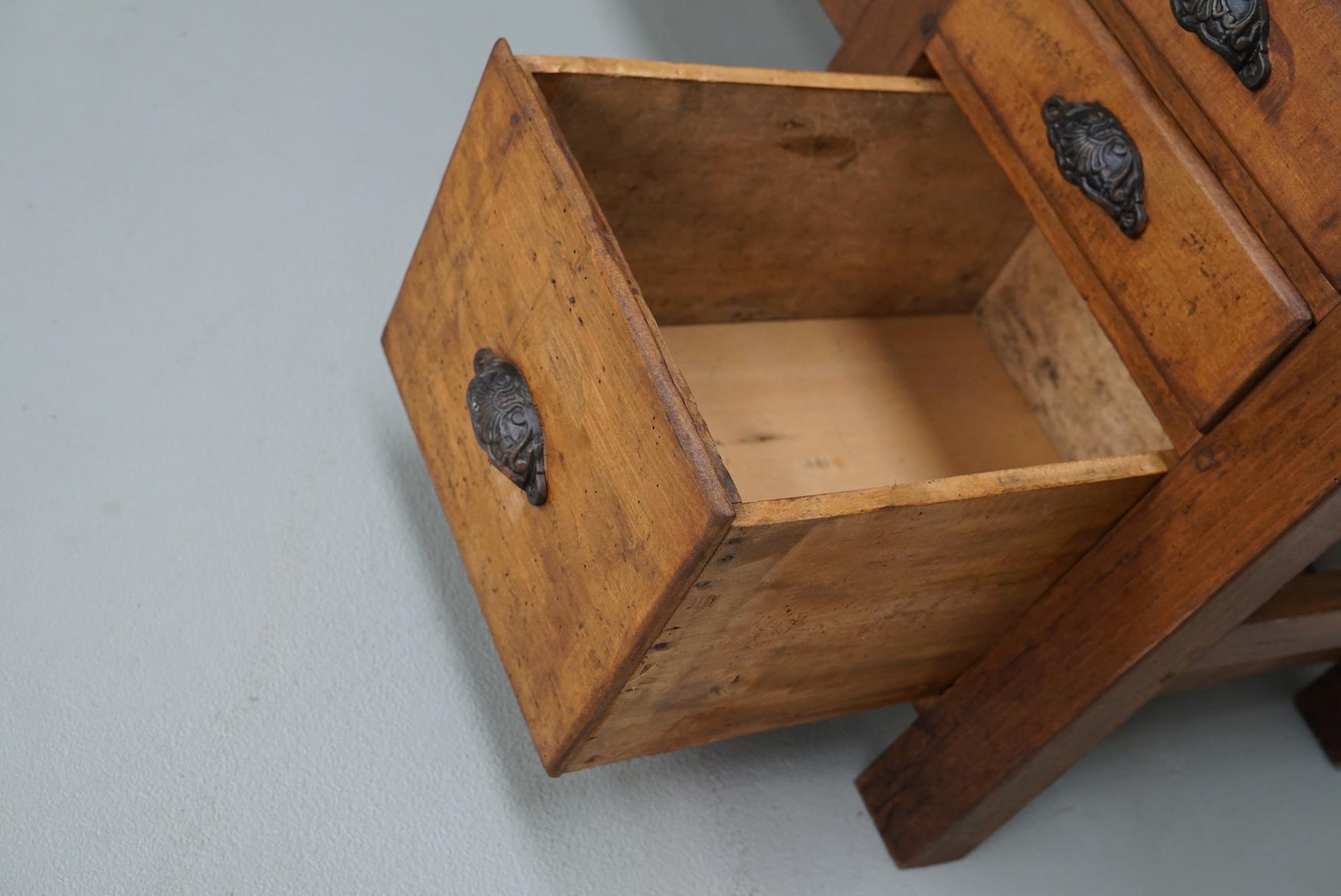 Banco da lavoro francese d'epoca in Oak e Beeche per gioiellieri/orologiai, anni '30 in vendita 1