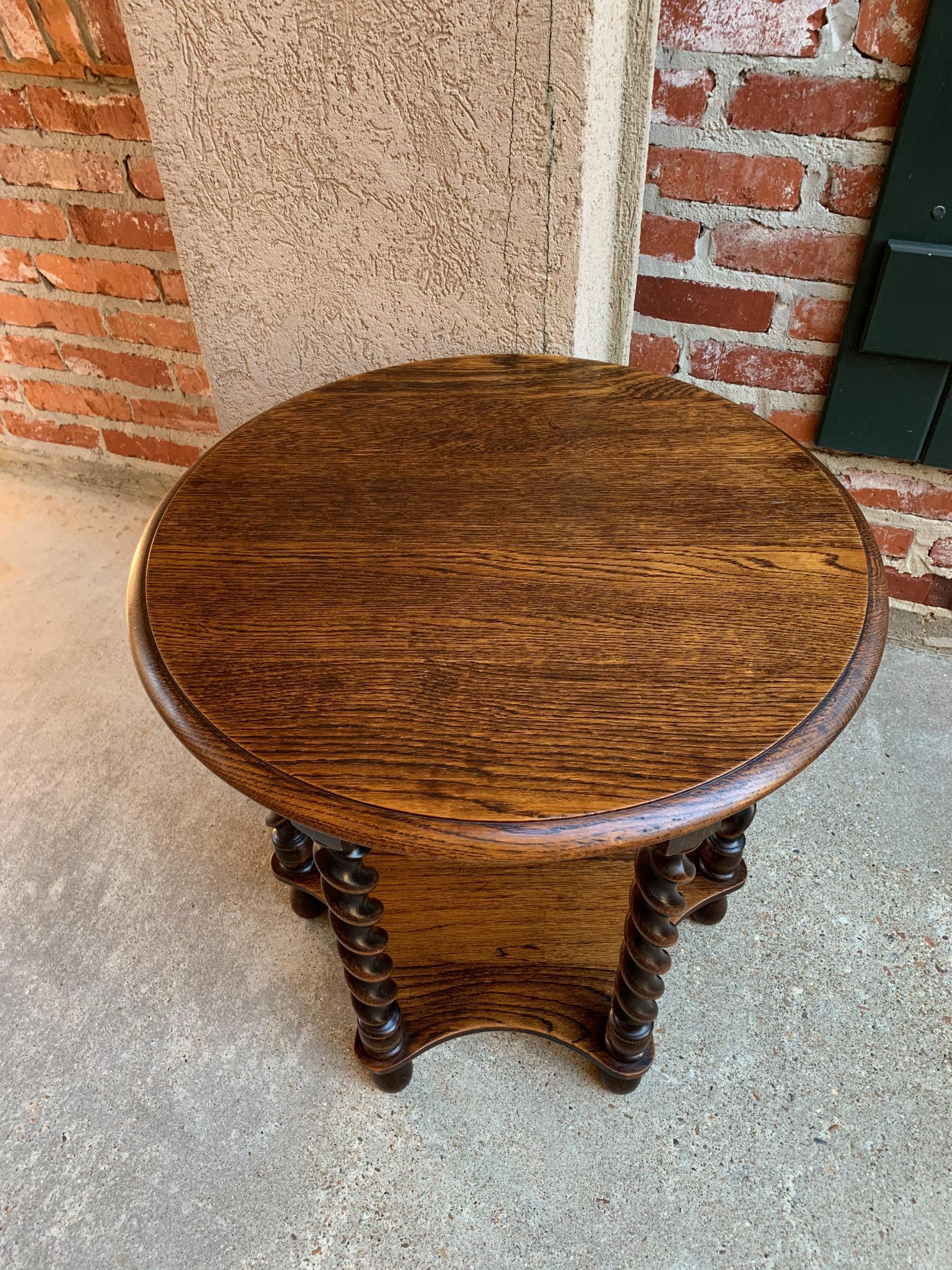 Vintage French Oak Barley Twist Round Side Table Two-Tier Accent Table In Good Condition In Shreveport, LA