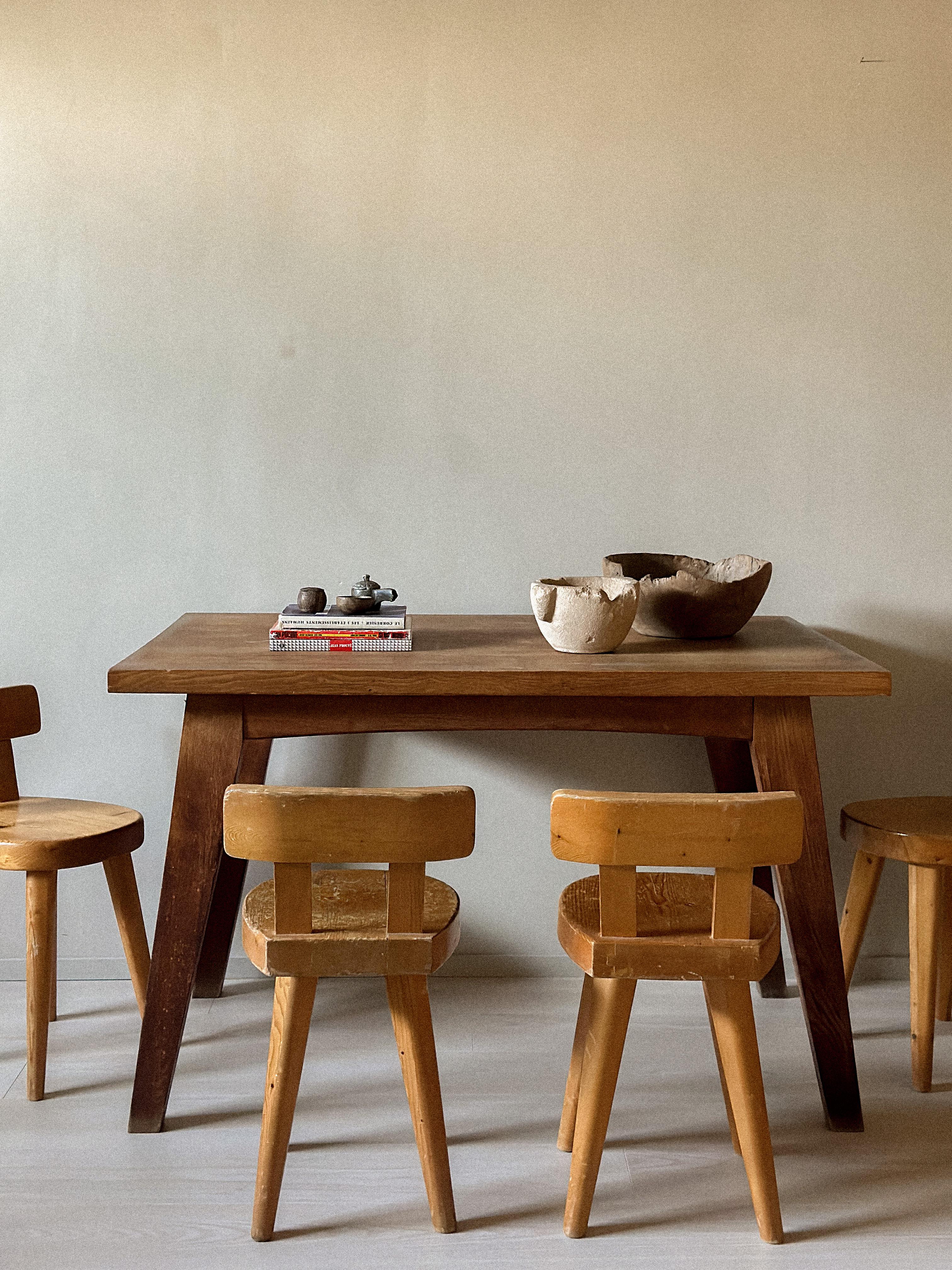 Table de salle à manger vintage en Oak dans le style de Pierre Jeanneret, France, années 1950 en vente 1