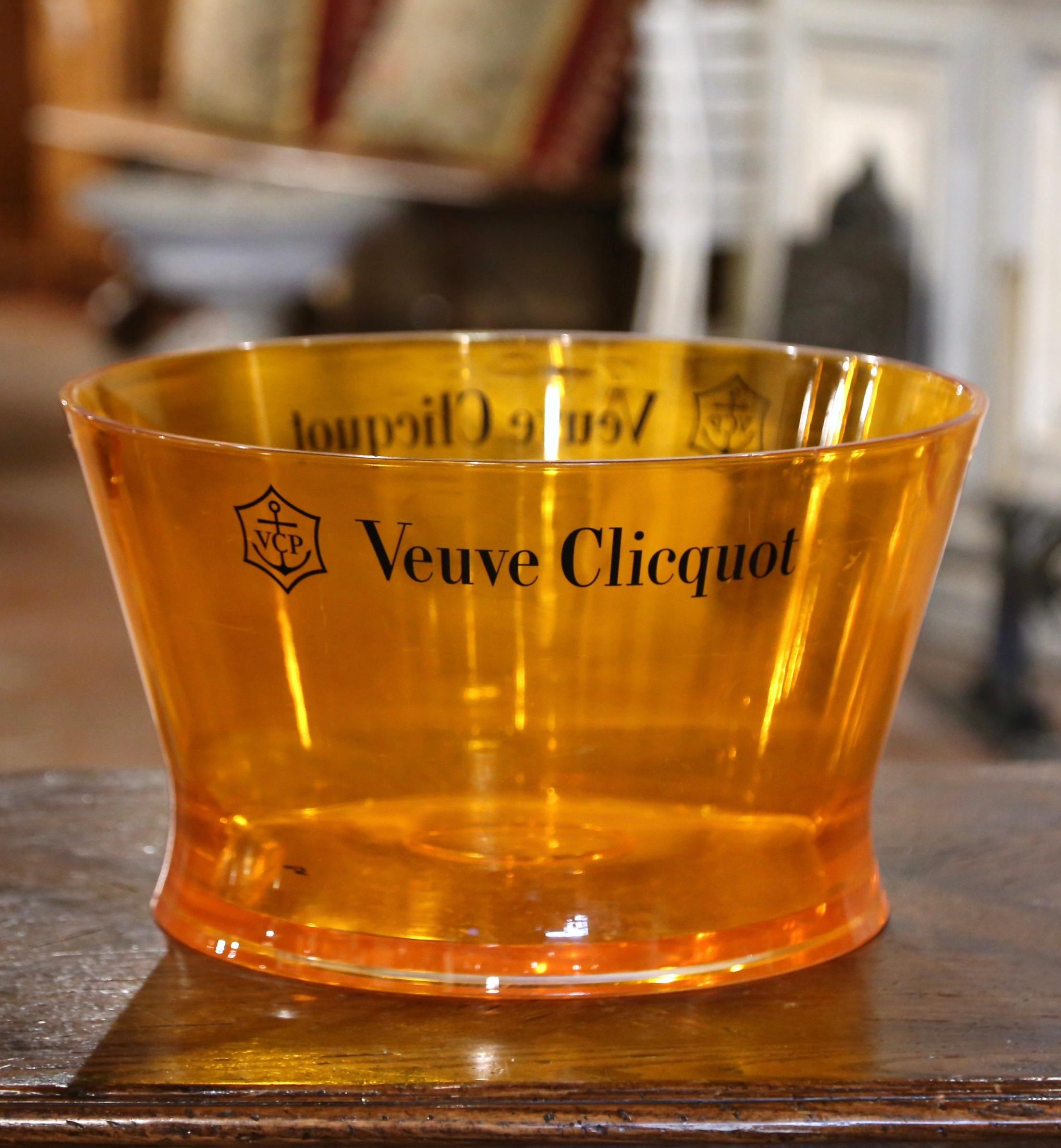 Französischer sechsflammiger Champagner-Kühler aus orangefarbenem Acryl „Veuve Clicquot“  (Handgefertigt)