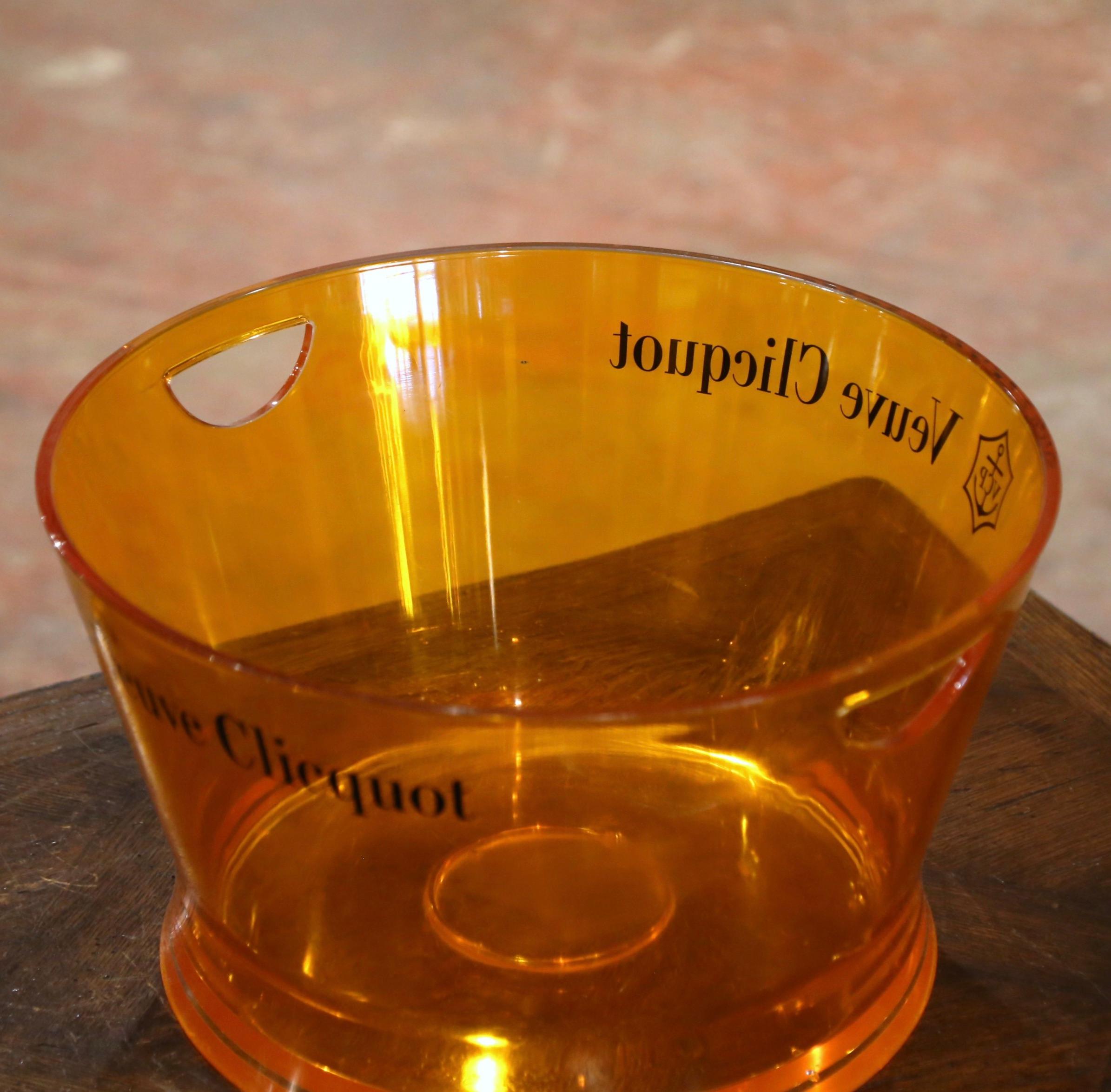 Französischer sechsflammiger Champagner-Kühler aus orangefarbenem Acryl „Veuve Clicquot“  (20. Jahrhundert)