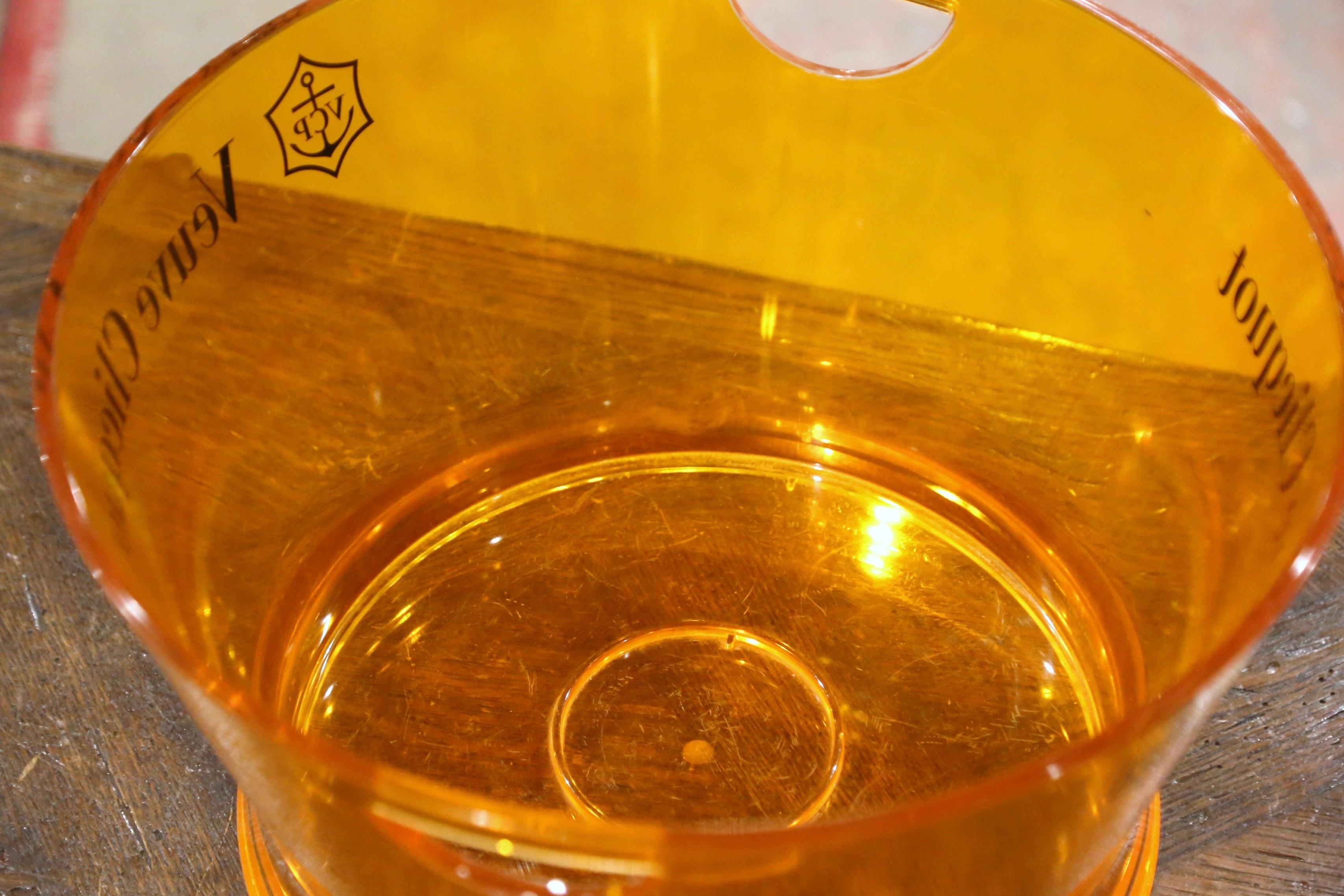 Französischer sechsflammiger Champagner-Kühler aus orangefarbenem Acryl „Veuve Clicquot“  1
