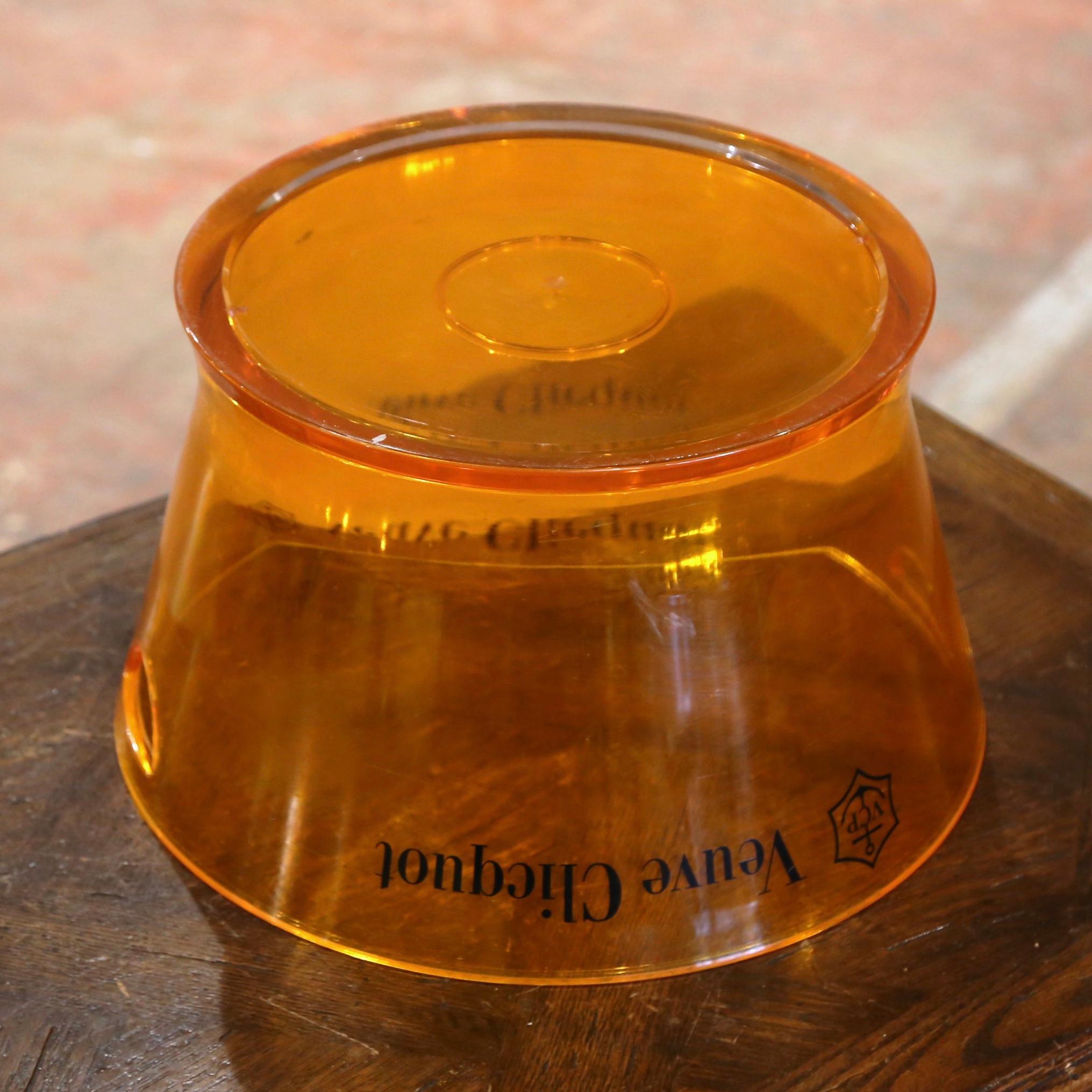 Französischer sechsflammiger Champagner-Kühler aus orangefarbenem Acryl „Veuve Clicquot“  2