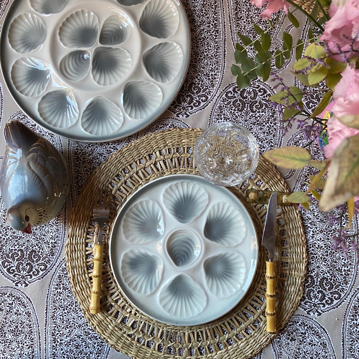 These majolica oyster plates are very modern and elegant. Can be used for tapas, aperitif, raw vegetables, and shellfish (of course).

The platter measures 13inch.