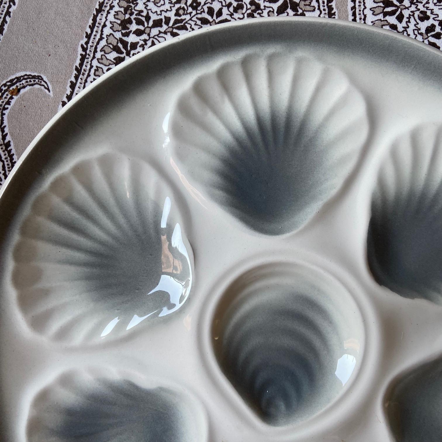 Vintage French Orchies Majolica Oyster Shell Plates and Platter, set of 7 In Good Condition For Sale In ASNIÈRES-SUR-SEINE, FR