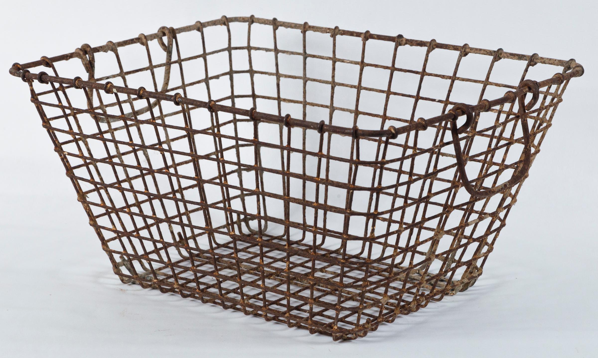 Vintage French Oyster Baskets, Set of Two, 20th Century In Good Condition For Sale In Chappaqua, NY