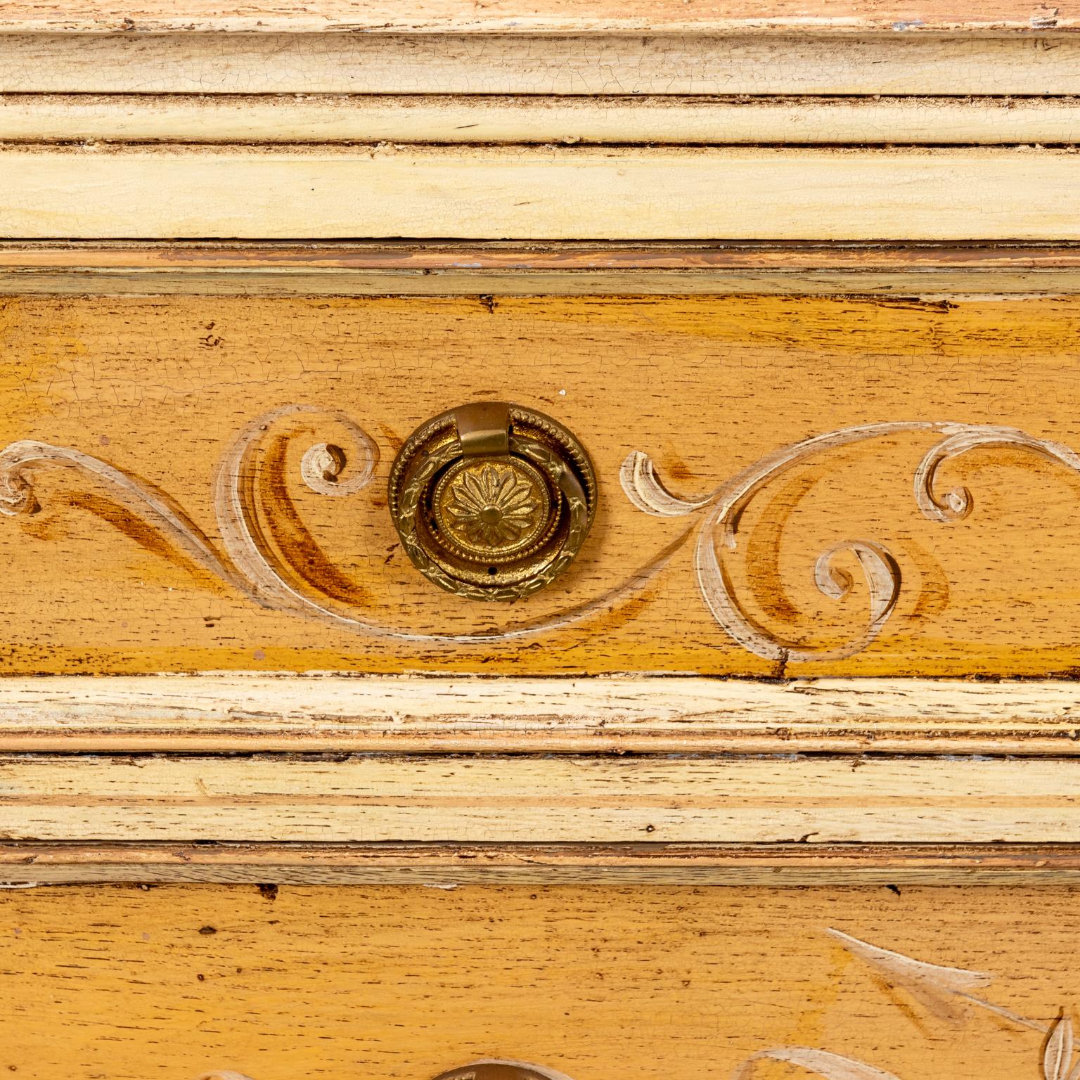 Legno Cassapanca francese vintage dipinta in vendita