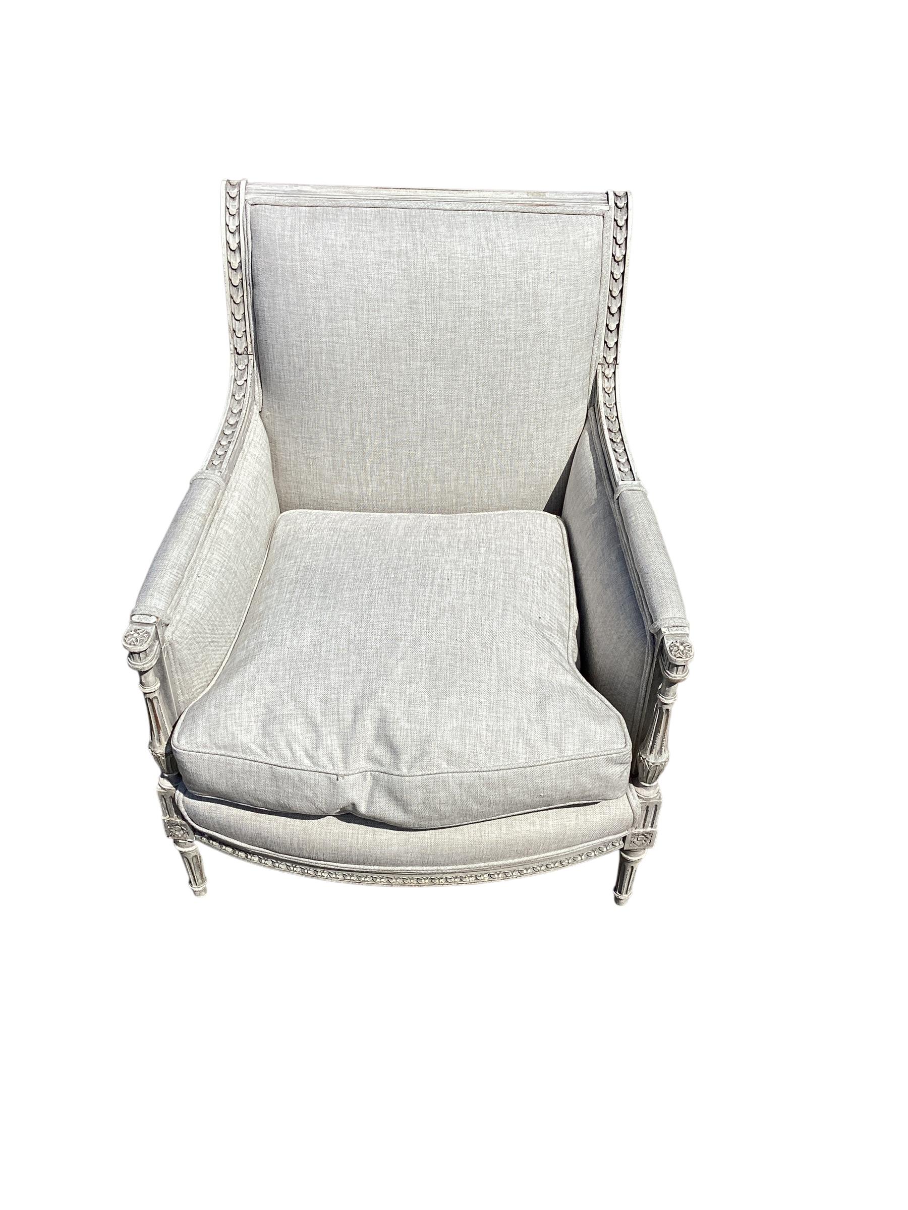 Vintage French Pair Louis XVI Style Upholstering Chairs, Newly Upholstered in Linen en vente 2