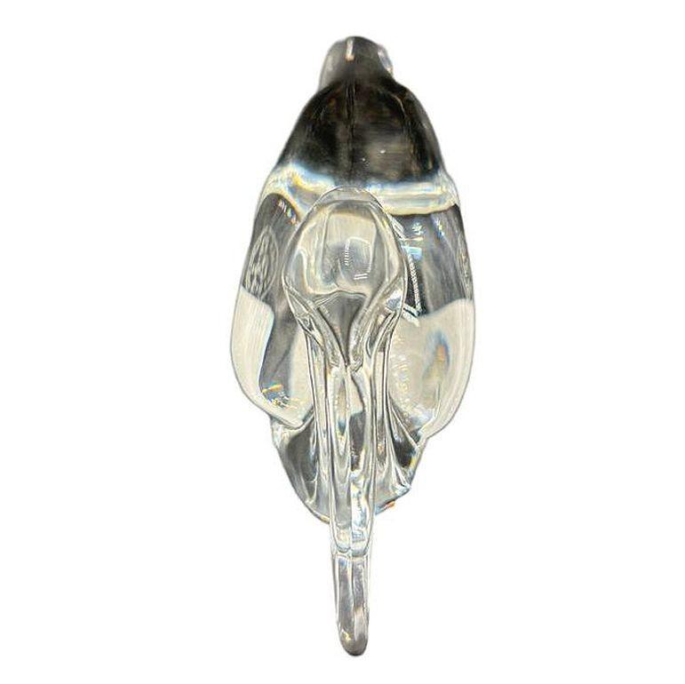 Postmoderno Scultura francese d'epoca in cristallo a forma di pellicano con fermacarte, firmata Baccarat in vendita