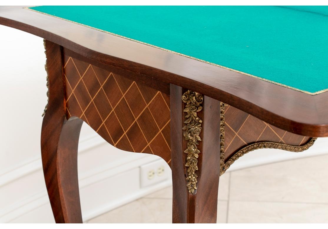 Table de jeu française vintage en parquet en vente 4