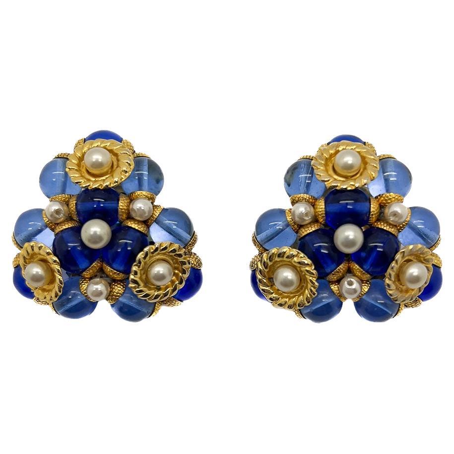Orecchini vintage in vetro blu e perle francesi degli anni '40