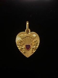 Pendentif français vintage Angels Ruby Heart Il Bat Pour Toi en or jaune 18 carats