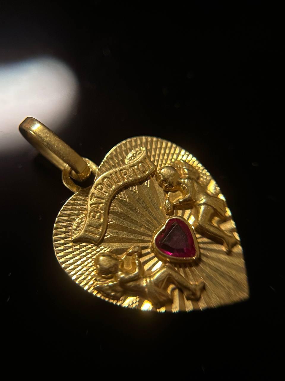 French Cut Vintage French Pendant Angels Ruby Heart Il Bat Pour Toi 18k Yellow Gold