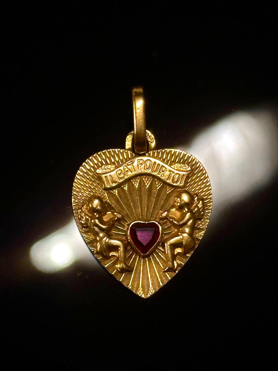 Vintage French Pendant Angels Ruby Heart Il Bat Pour Toi 18k Yellow Gold 1