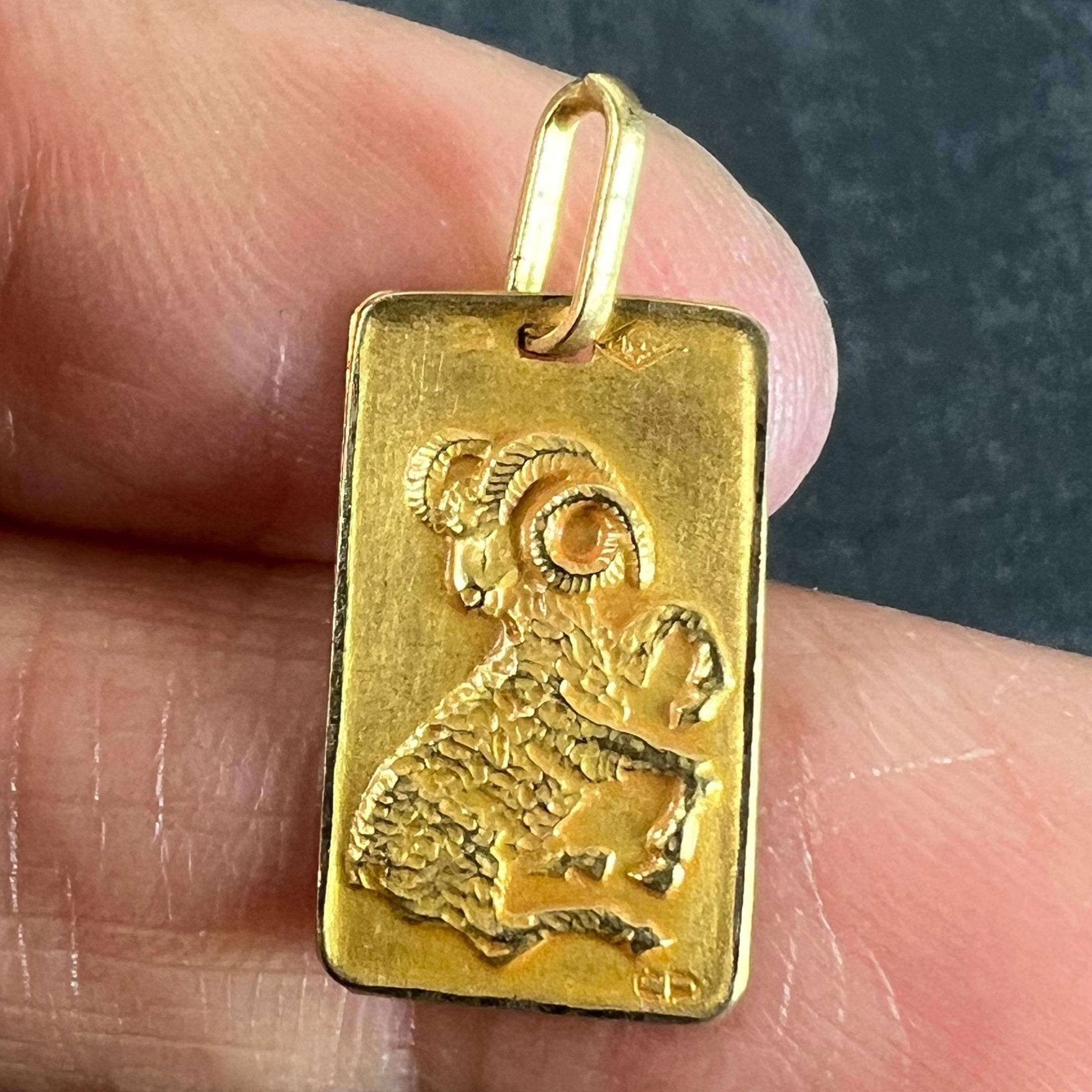 Ciondolo Medaglia d'epoca francese Perroud Ares Zodiac in oro giallo 18 carati in vendita 1