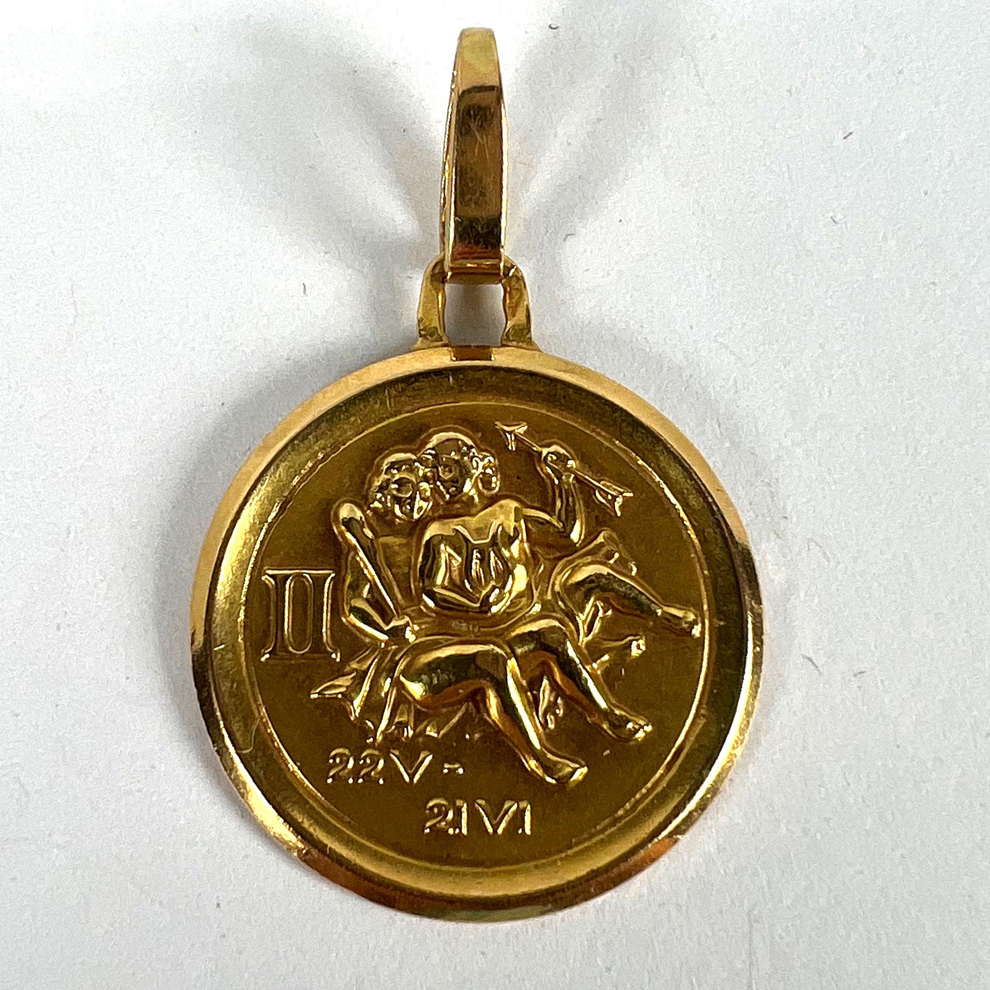 Ciondolo Medaglia d'epoca francese Perroud Gemini Zodiac in oro giallo 18 carati in vendita 6