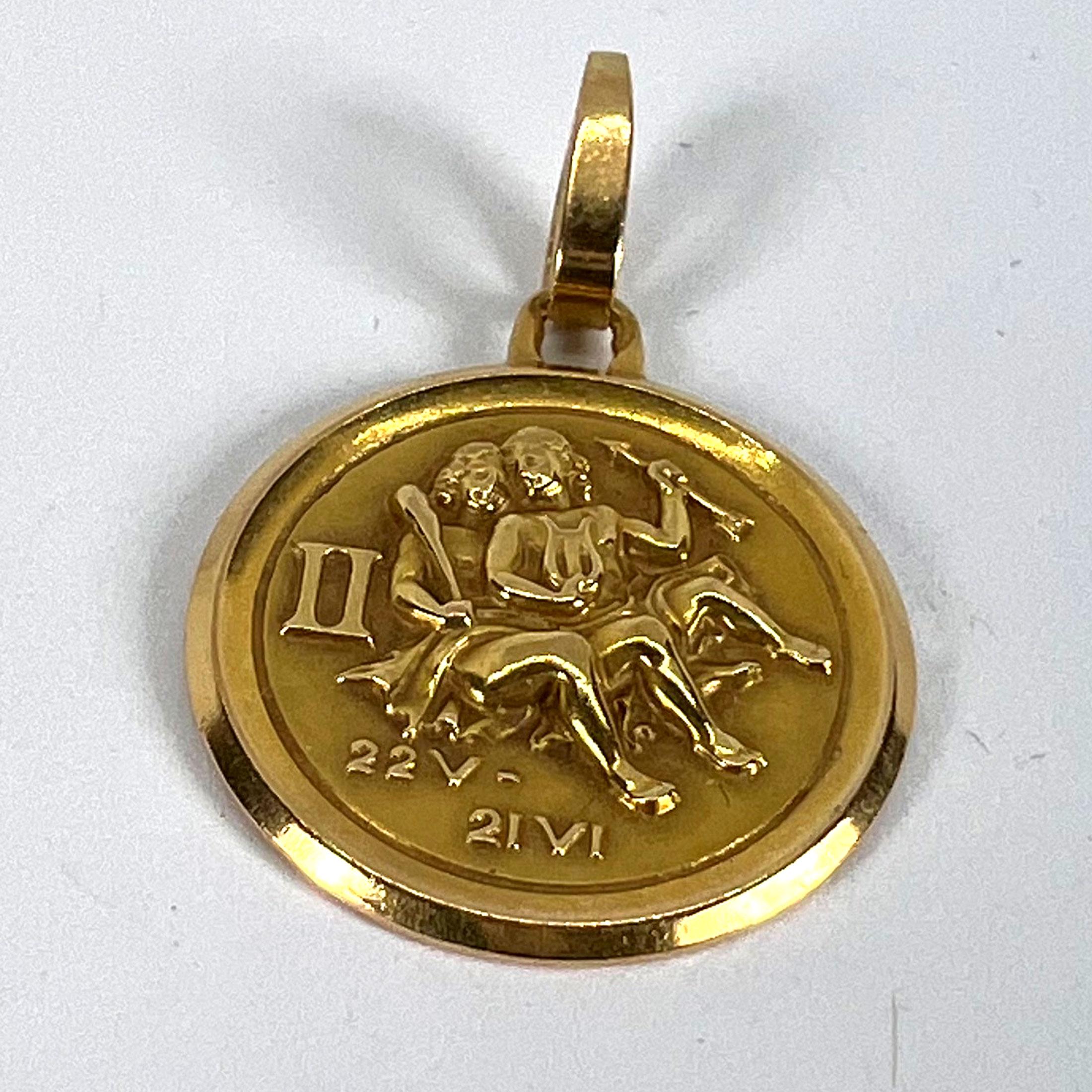 Ciondolo Medaglia d'epoca francese Perroud Gemini Zodiac in oro giallo 18 carati in vendita 8