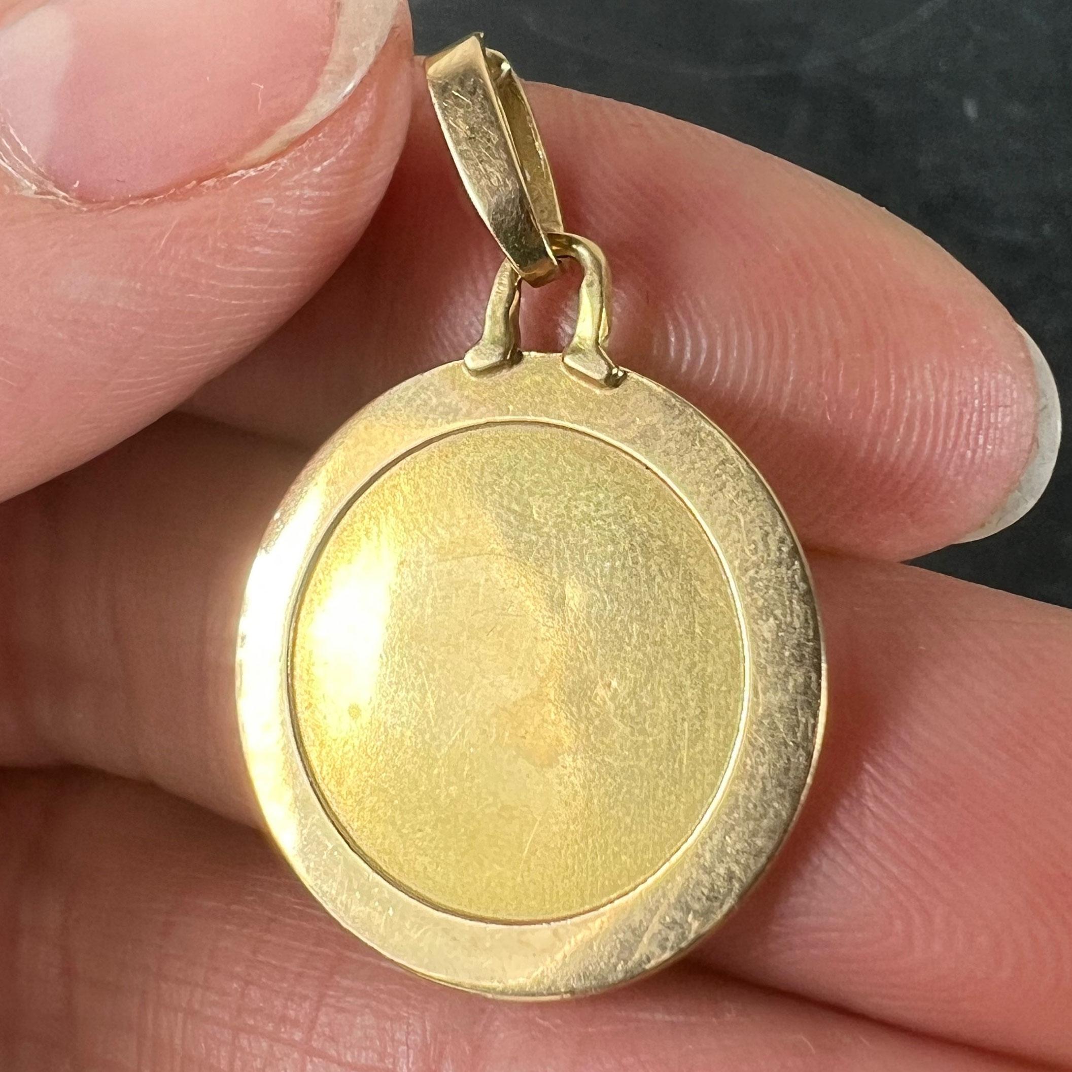 Ciondolo Medaglia d'epoca francese Perroud Gemini Zodiac in oro giallo 18 carati in vendita 3