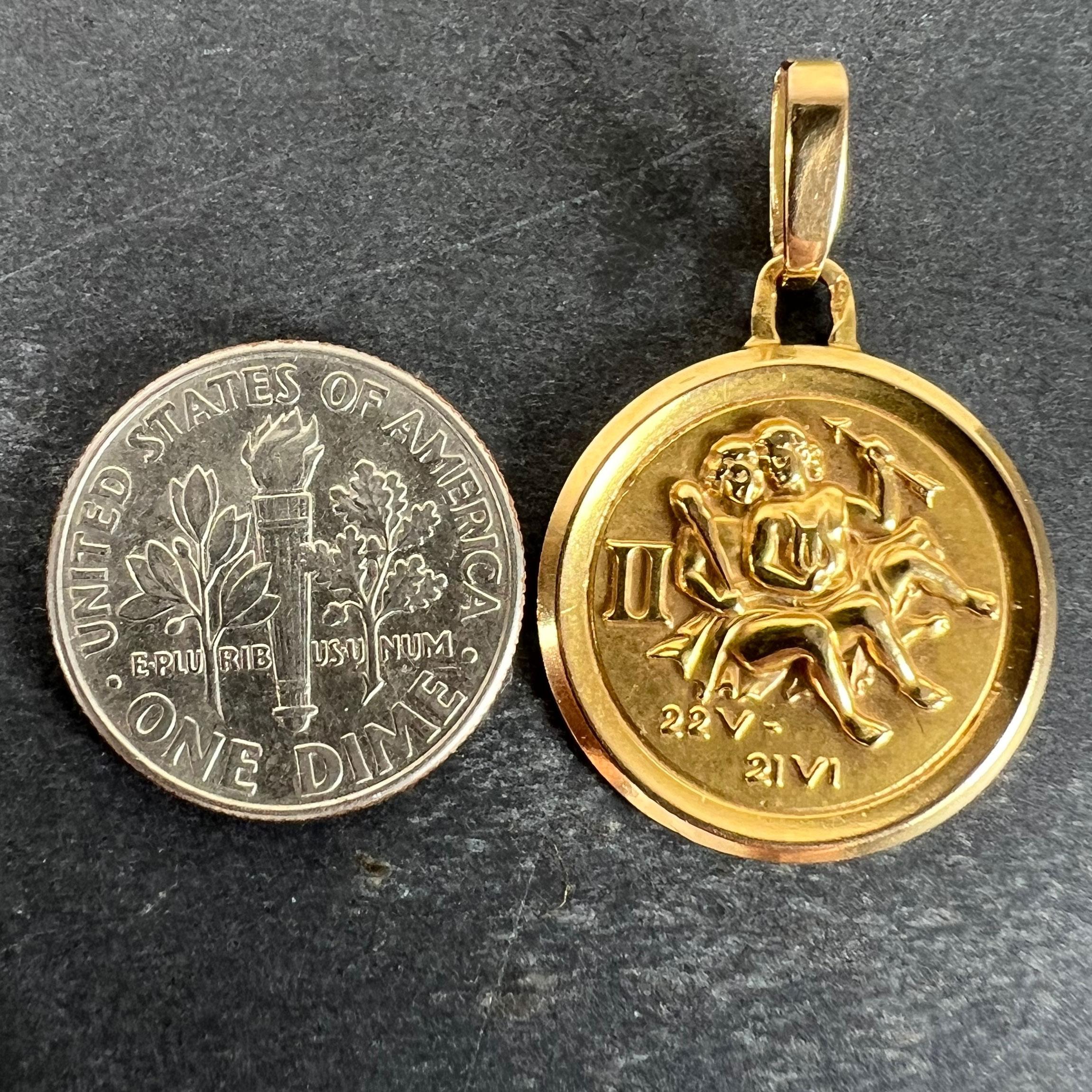 Ciondolo Medaglia d'epoca francese Perroud Gemini Zodiac in oro giallo 18 carati in vendita 5