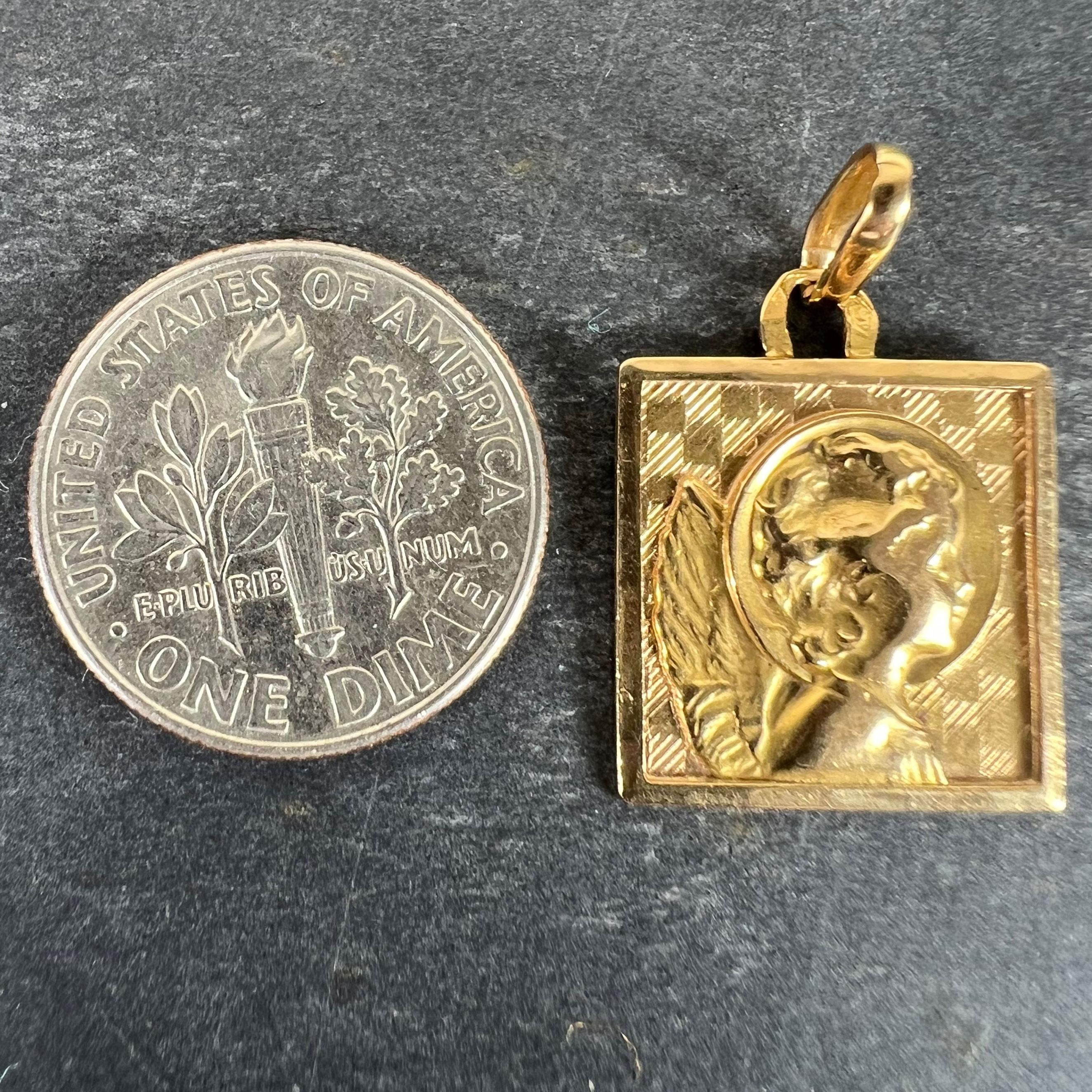 Vintage French Raphael Cherubino in oro giallo 18K Ciondolo Medaglia Quadrata in vendita 6