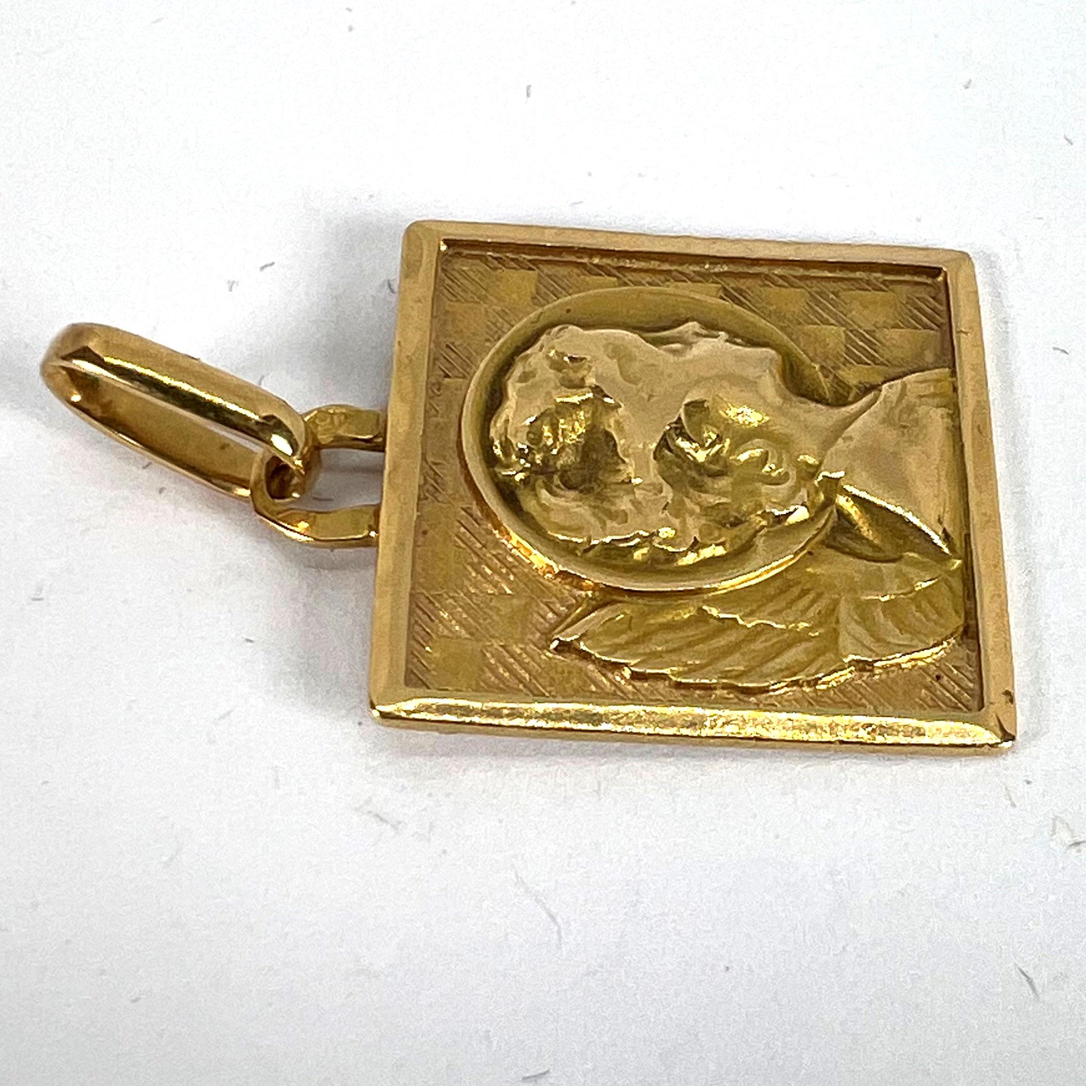 Vintage French Raphael Cherubino in oro giallo 18K Ciondolo Medaglia Quadrata in vendita 10