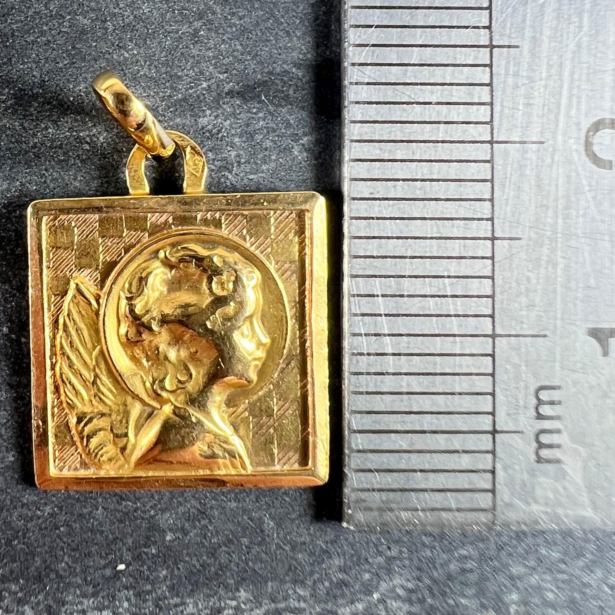 Vintage French Raphael Cherubino in oro giallo 18K Ciondolo Medaglia Quadrata in vendita 5