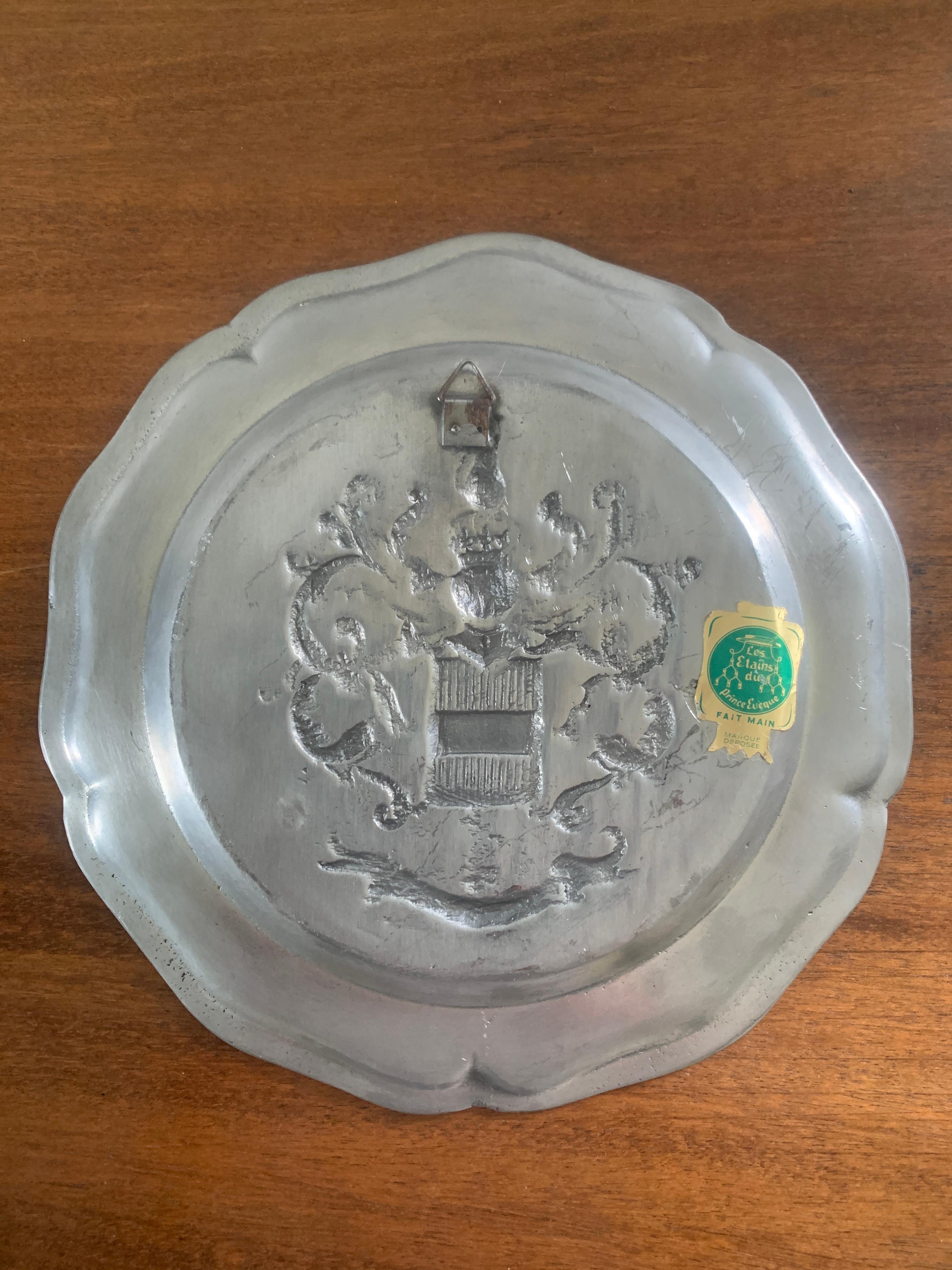 Vintage French Pewter Wall Plate with Coat of Arms For Sale 1