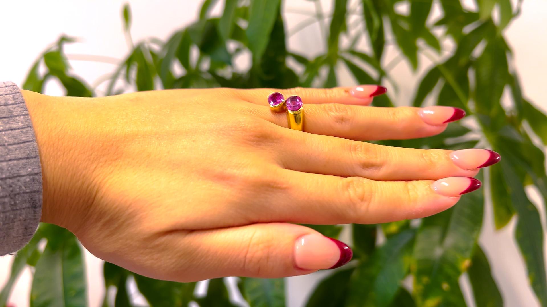 Vintage French Pink Sapphire 18k Yellow Gold Bypass Ring In Good Condition In Beverly Hills, CA
