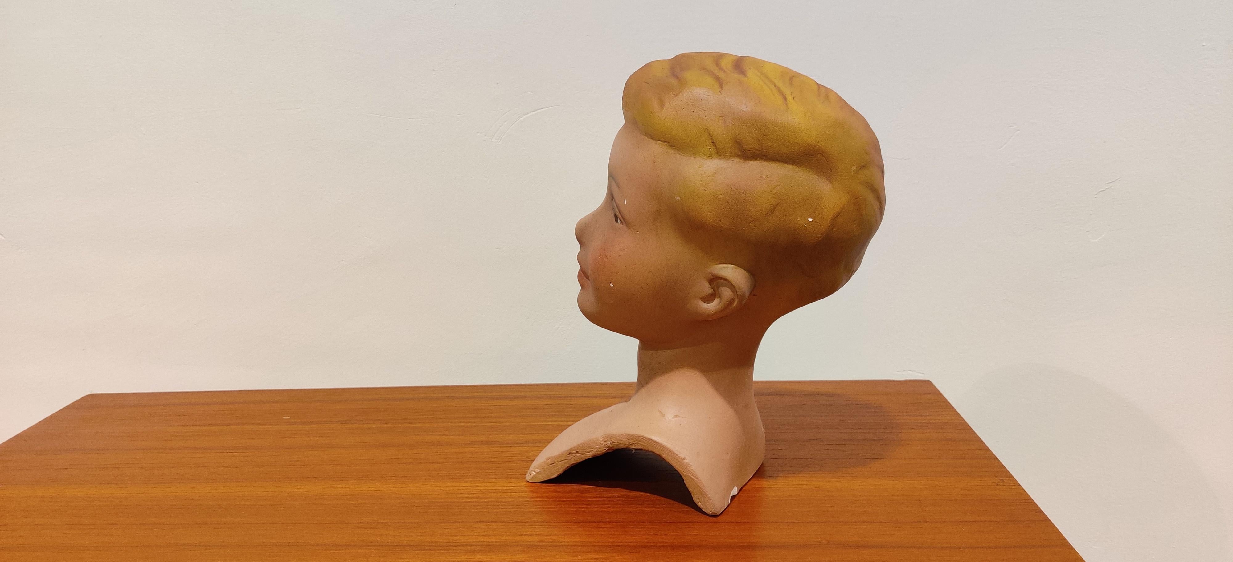 Beautiful child mannequin head made from plaster.

It has some minor user traces.

Comes from a lot acquired from a clothes shop that stopped activities.

Great decorative item to display glasses, hats,

France, 1960s

Measures: Height