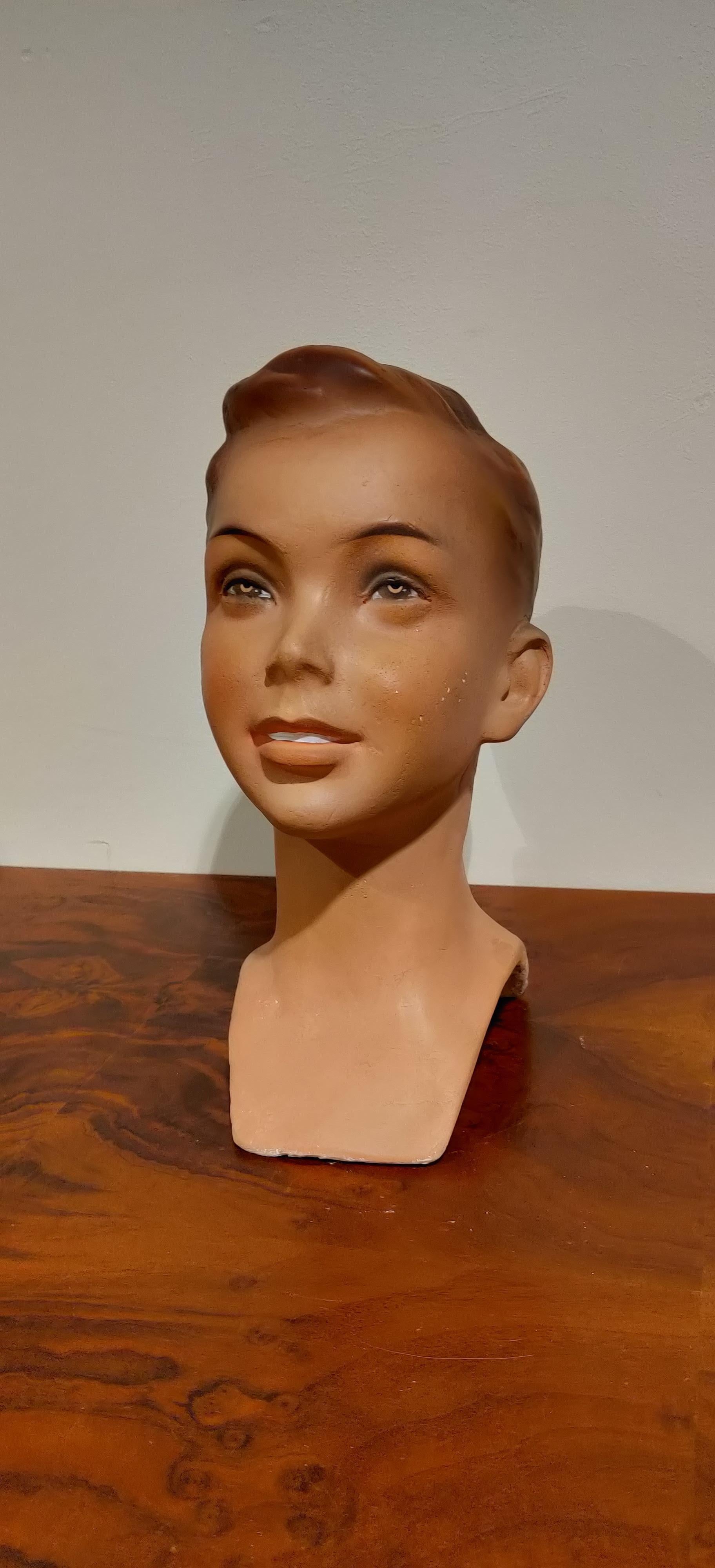 Beautiful child mannequin head made from plaster. 

It has some minor user traces.

Comes from a lot acquired from a clothes shop that stopped activities.

Great decorative item to display glasses, hats.

France, 1960s

Measure: Height