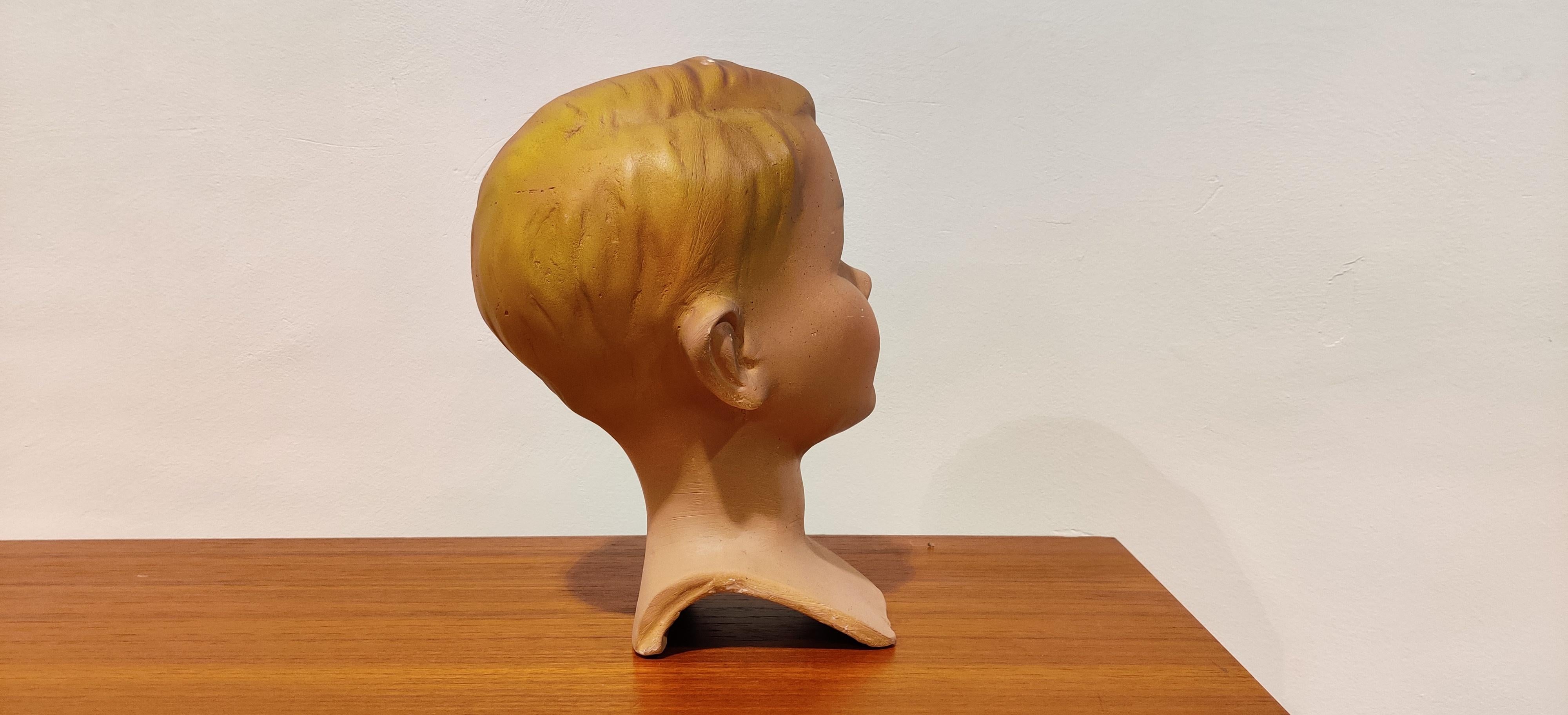 Beautiful child mannequin head made from plaster.

It has some minor user traces.

Comes from a lot acquired from a clothes shop that stopped activities.

Great decorative item to display glasses, hats,

France, 1960s

Measures: Height