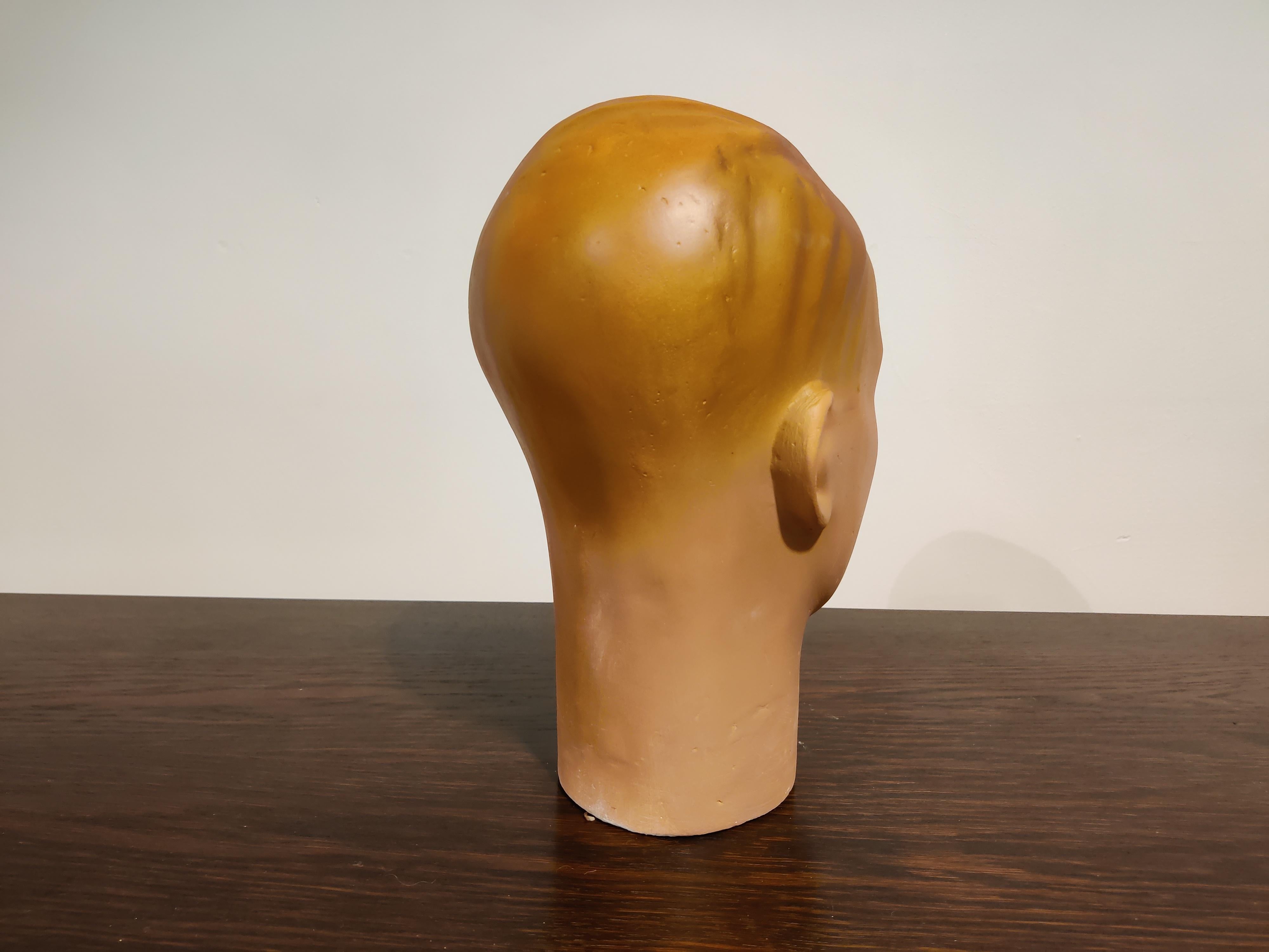 Beautiful male mannequin head made from plaster.

It has some minor user traces.

Comes from a lot acquired from a clothes shop that stopped activities.

Great decorative item to display glasses, hats,

France, 1960s

Measures: Height