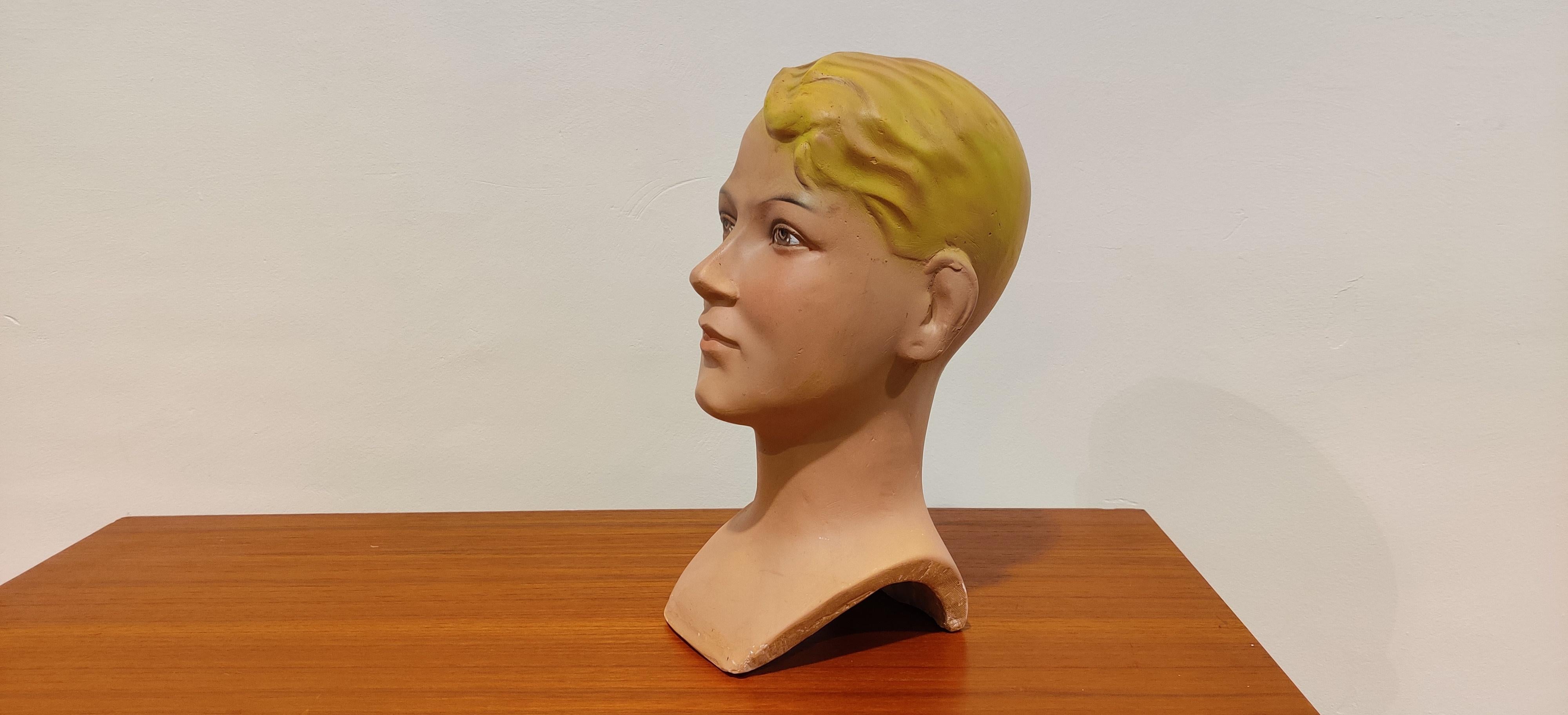 Beautiful mannequin head made from plaster.

It has some minor user traces.

Comes from a lot acquired from a clothes shop that stopped activities.

Great decorative item to display glasses, hats,

France, 1960s

Measures: Height