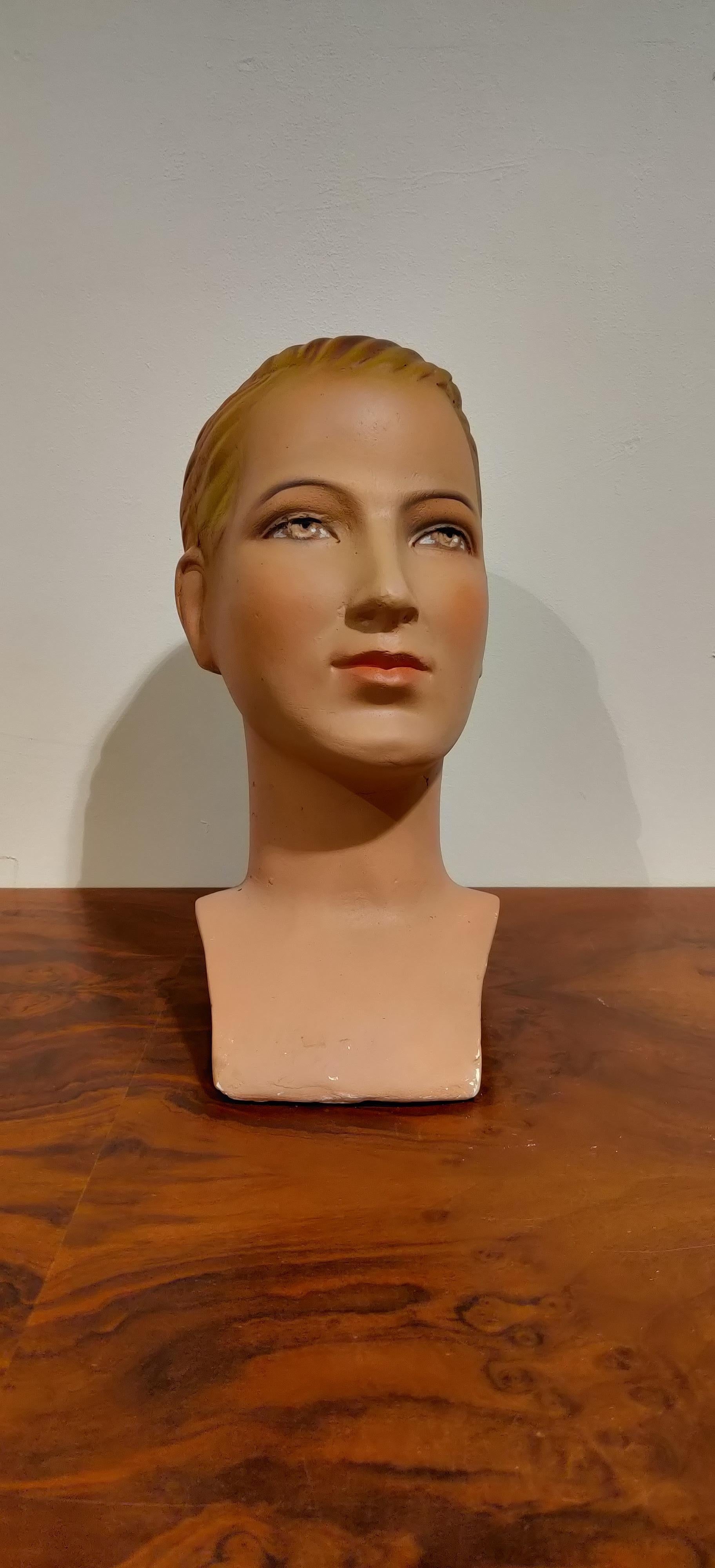 Beautiful male mannequin head made from plaster. 

It has some minor user traces.

Comes from a lot acquired from a clothes shop that stopped activities.

Great decorative item to display glasses, hats.

France, 1960s

Measures: Height