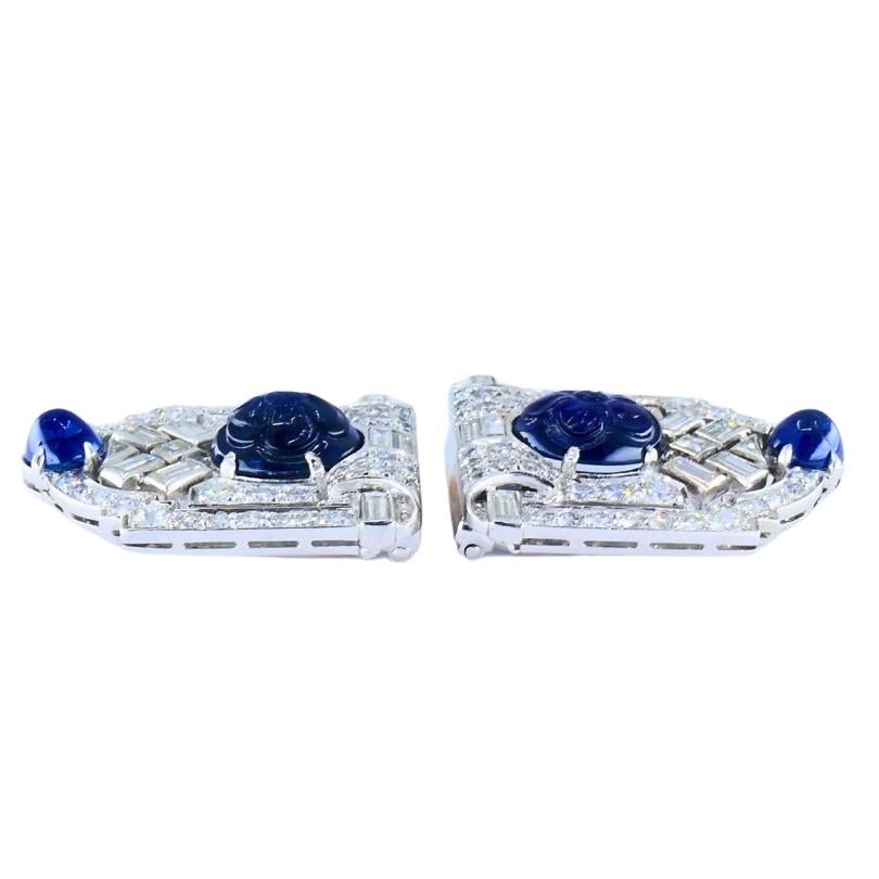 Vintage French Platinum Diamond Clips Carved Sapphire Estate Jewelry (Gemischter Schliff) im Angebot