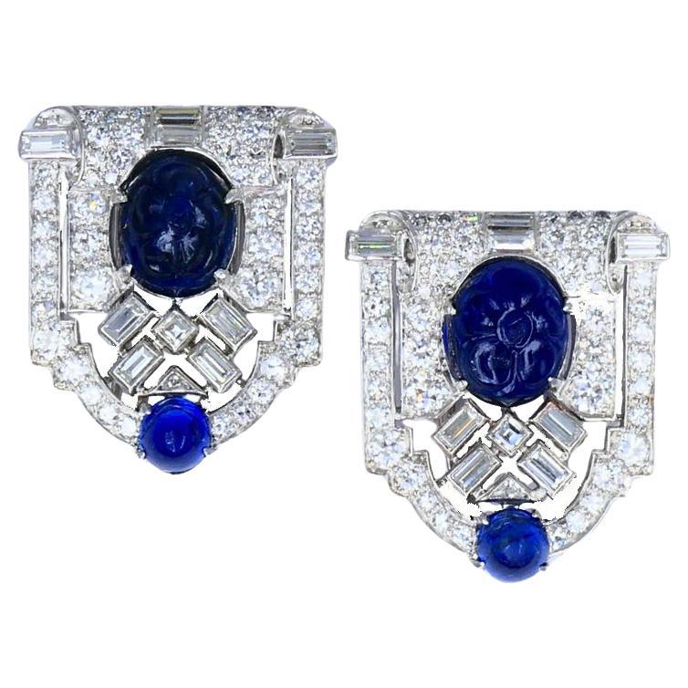 Vintage French Platinum Diamond Clips Carved Sapphire Estate Jewelry im Angebot