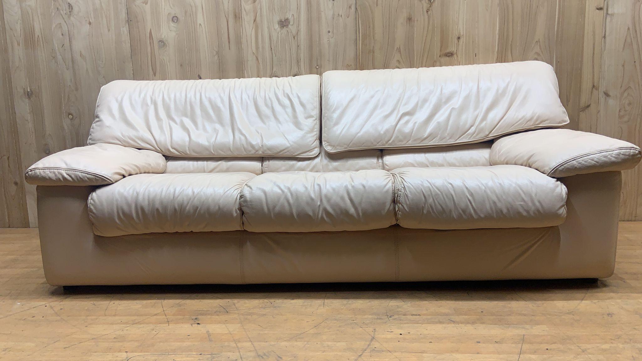 Vintage French Post-Modern Peachy Cream Draping Leather Sofa by Roche-Bobois

Gorgeous Post Modern Rich Soft Draping French Leather, Wide Arm 3 Seat Sofa by Roche-Bobois in a Peachy-Cream leather. 

Circa 1980

Dimensions:
W 86”
D 40”
H 33”

Seat H 