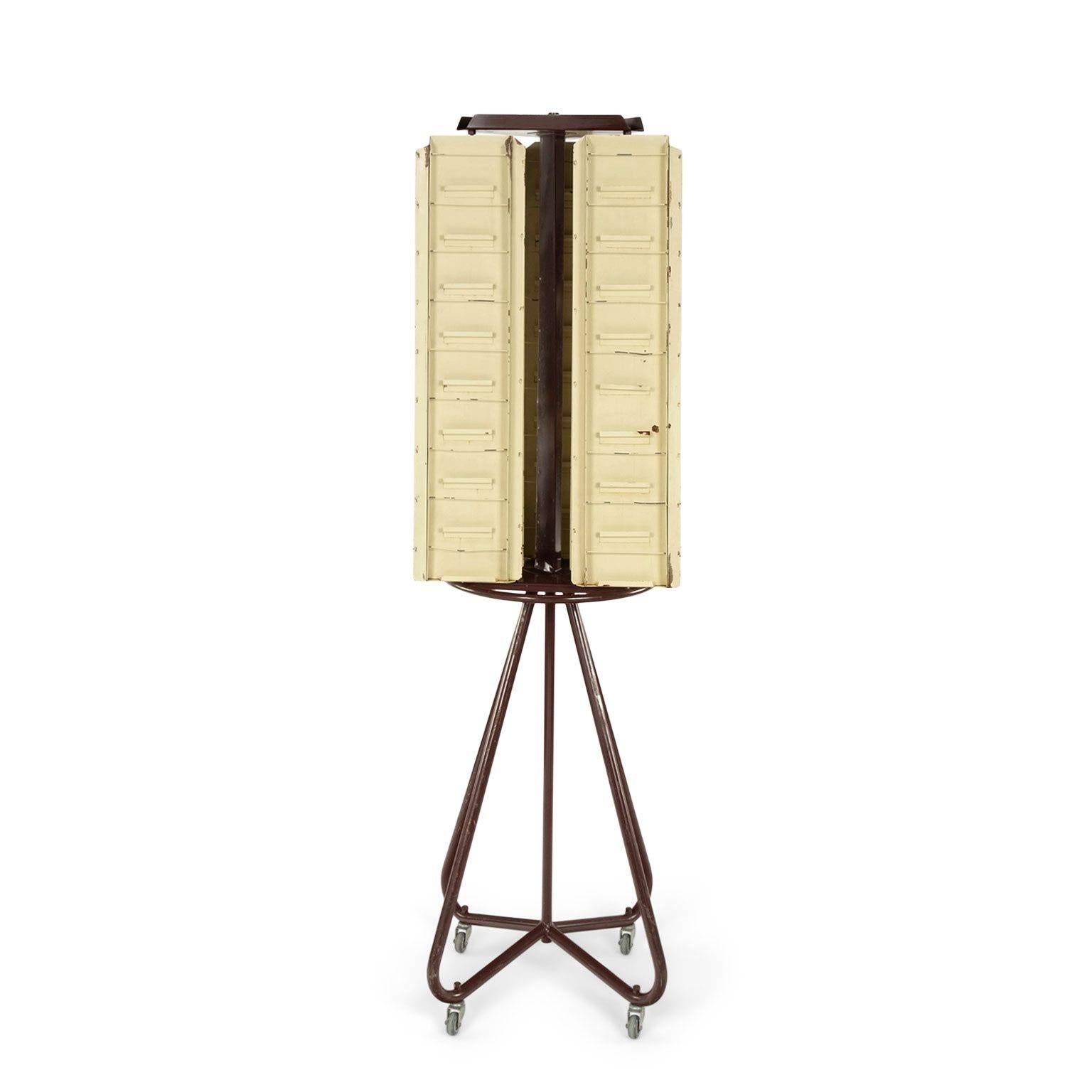 Vintage Französisch Postkarte Display Stand im Zustand „Gut“ in Houston, TX