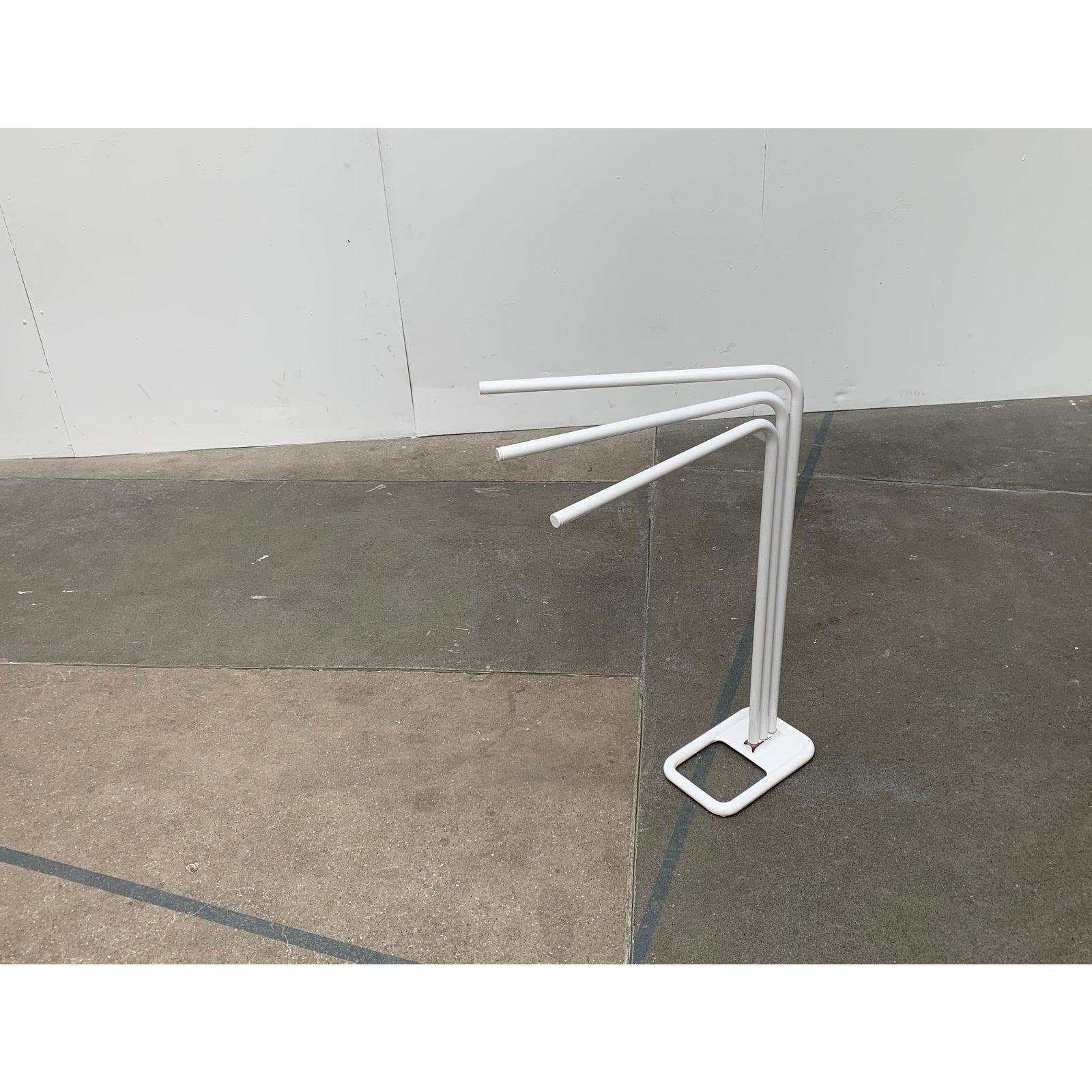 Porte-serviettes de salle de bains postmoderniste français vintage de Decotec Bon état - En vente à Hamburg, DE