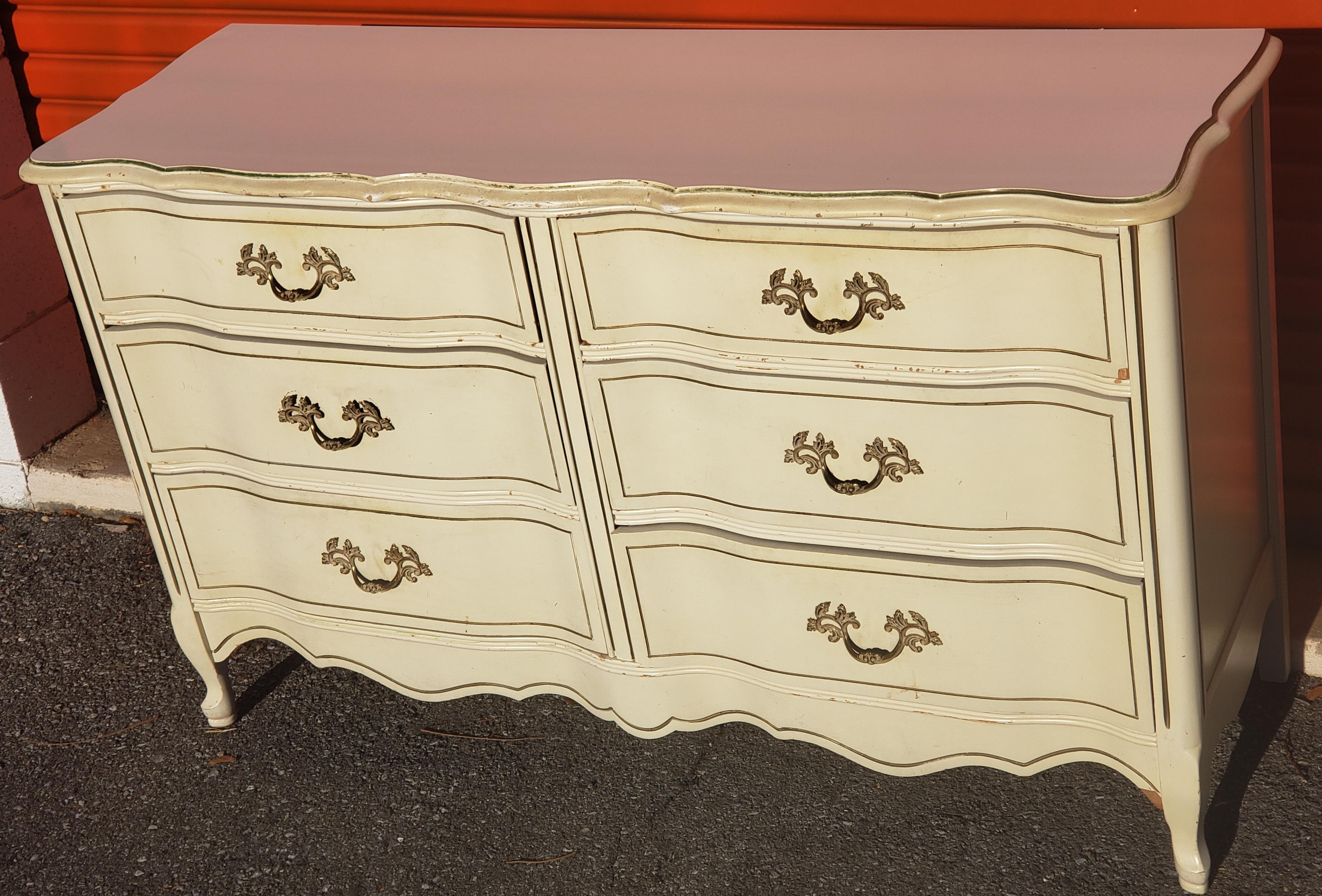 Vintage french Provincial 6-drawer double dresser. Dovetail drawer construction. Original French drawers pulls. Gold trims. Very good vintage condition top. Minor dents as pictured.