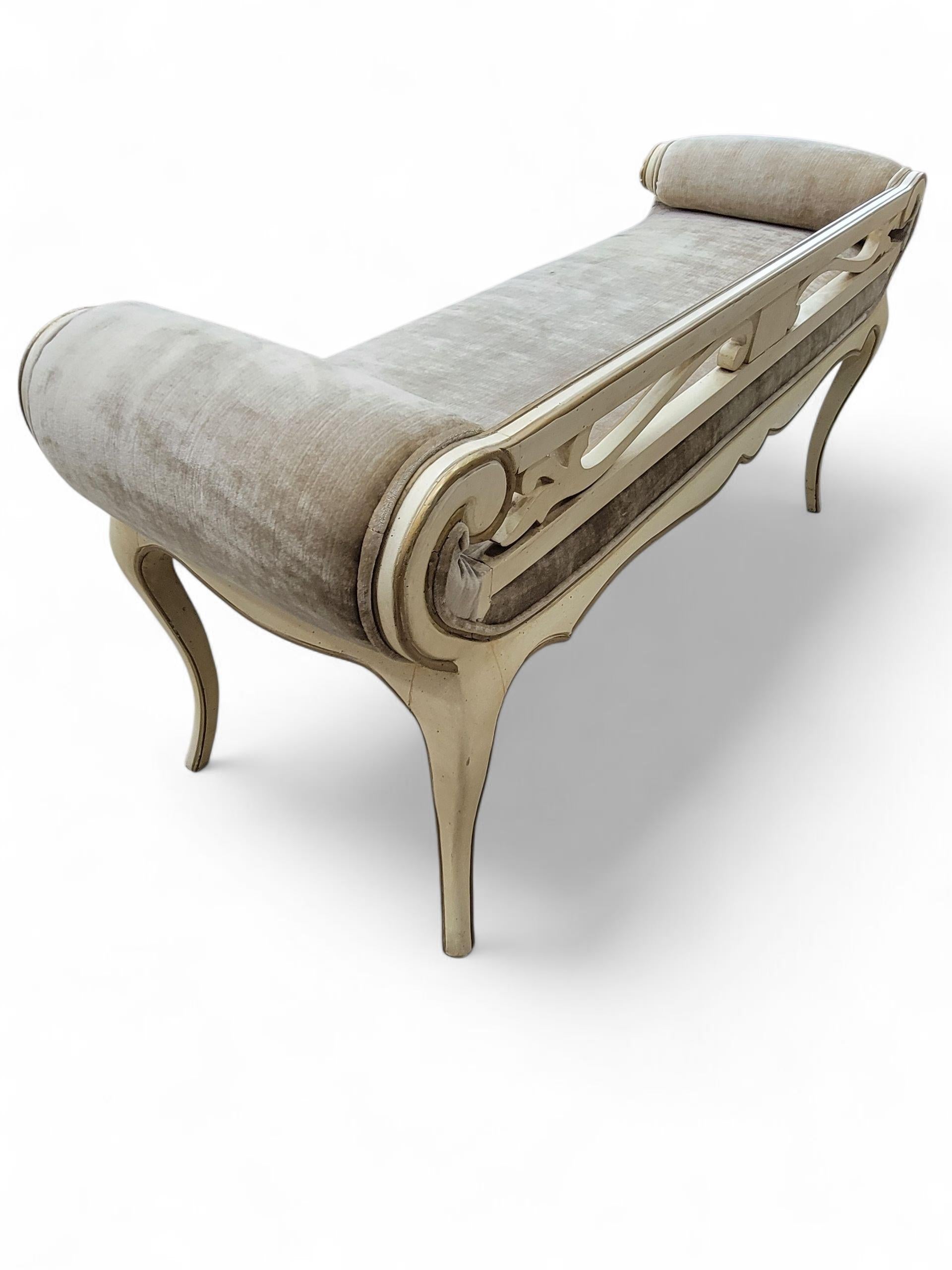 Antique French Provincial Bank in Weiß nach John Widdicomb (Französisch) im Angebot