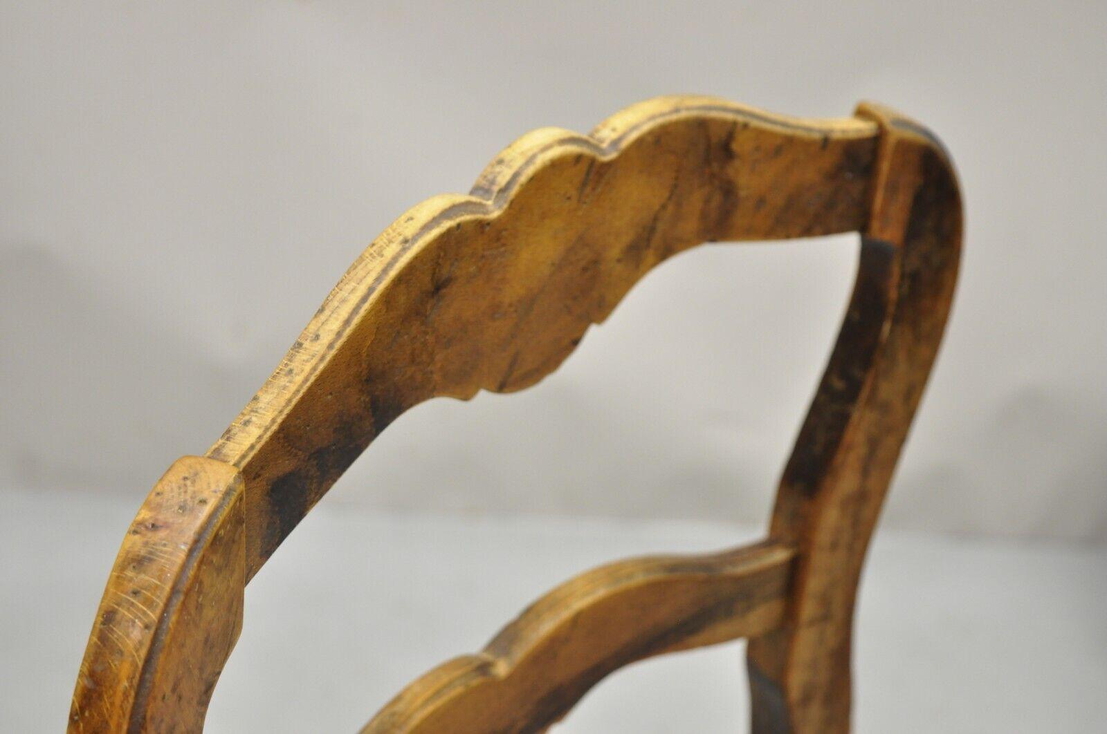 Esszimmerstuhl mit Leiterrückenlehne und Binsensitz aus französischem Vintage-Holz im Used-Stil im Angebot 6